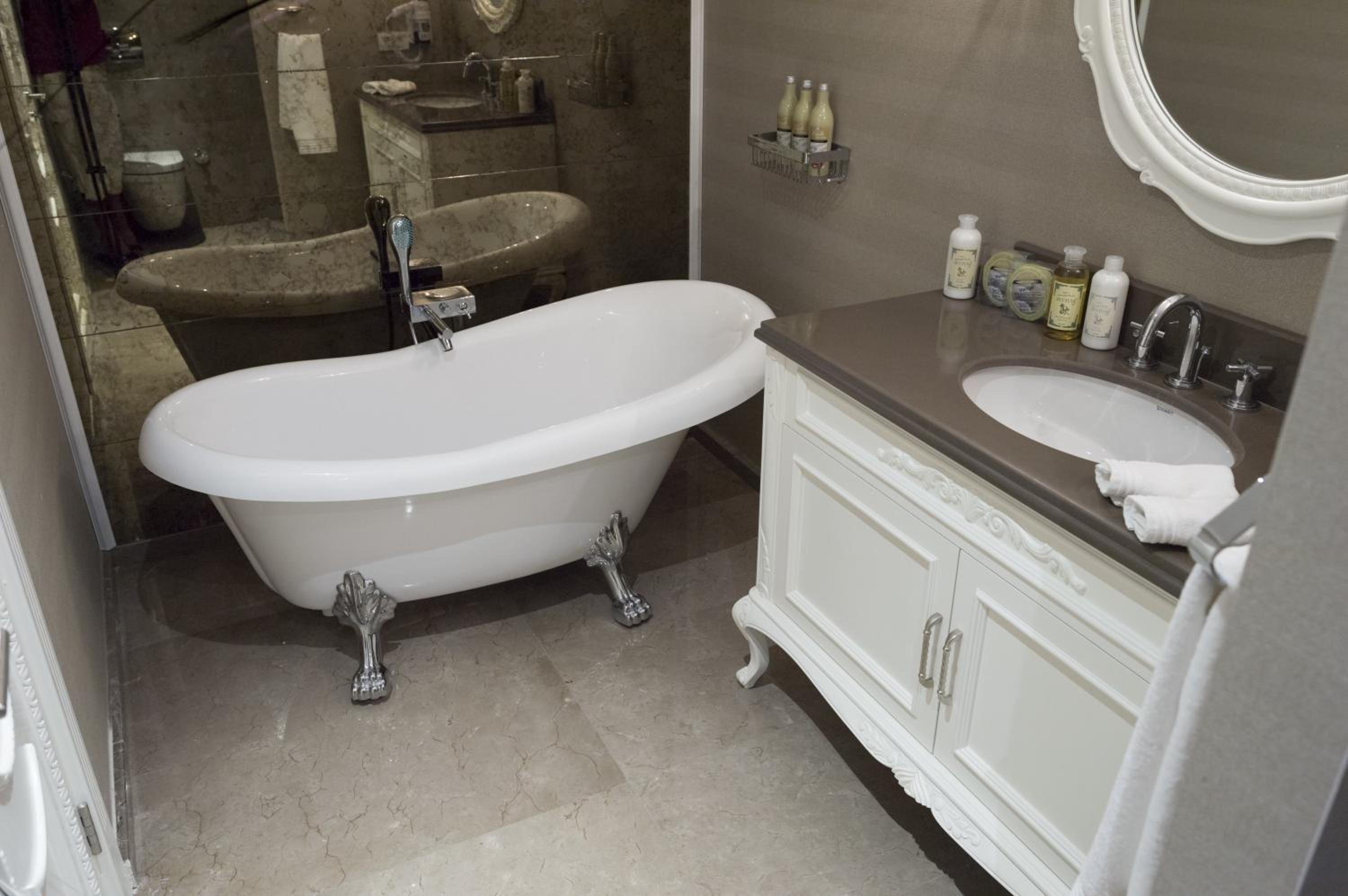 King Room with Spa Bath - Photo 4