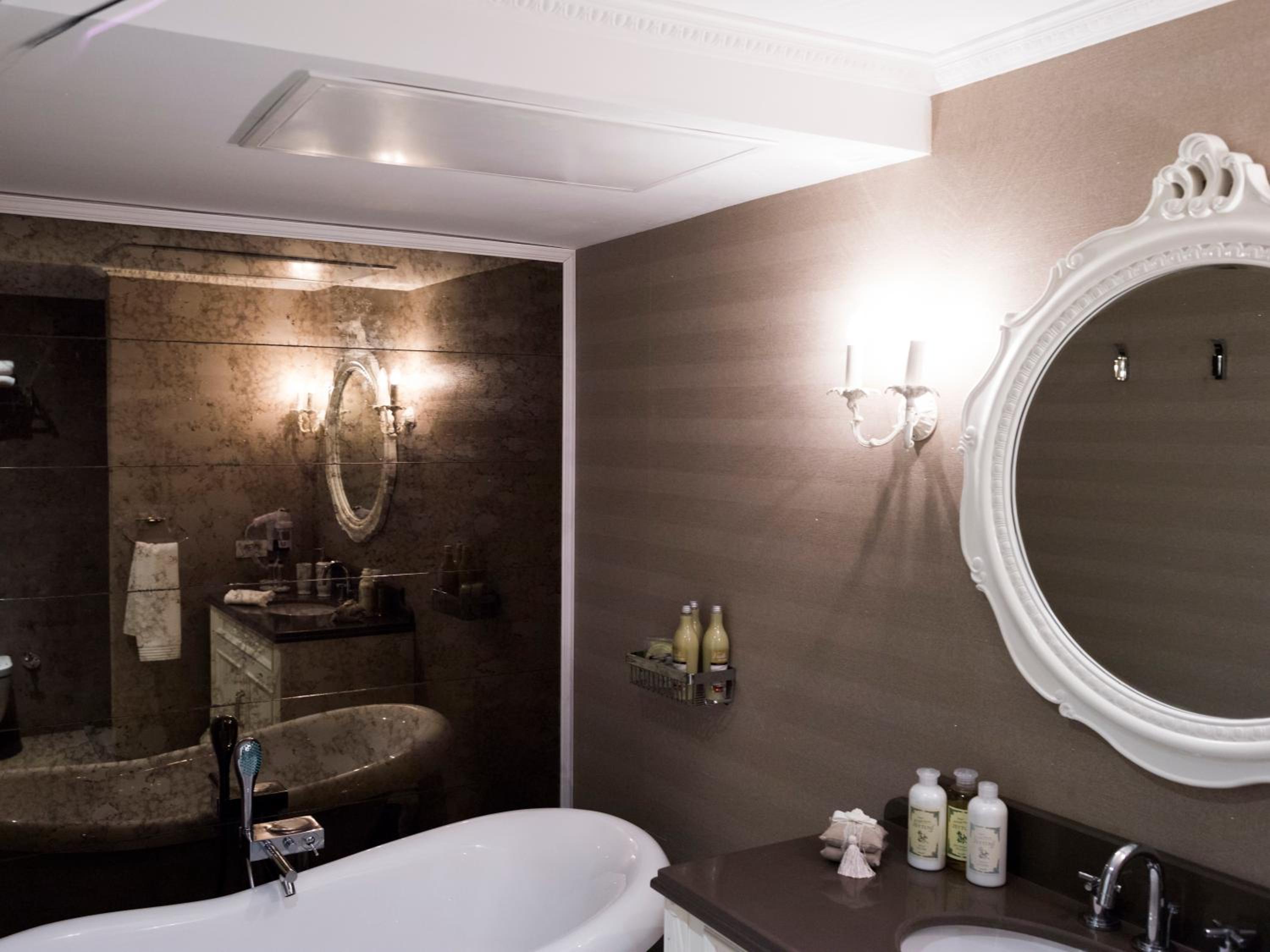 King Room with Spa Bath - Photo 3