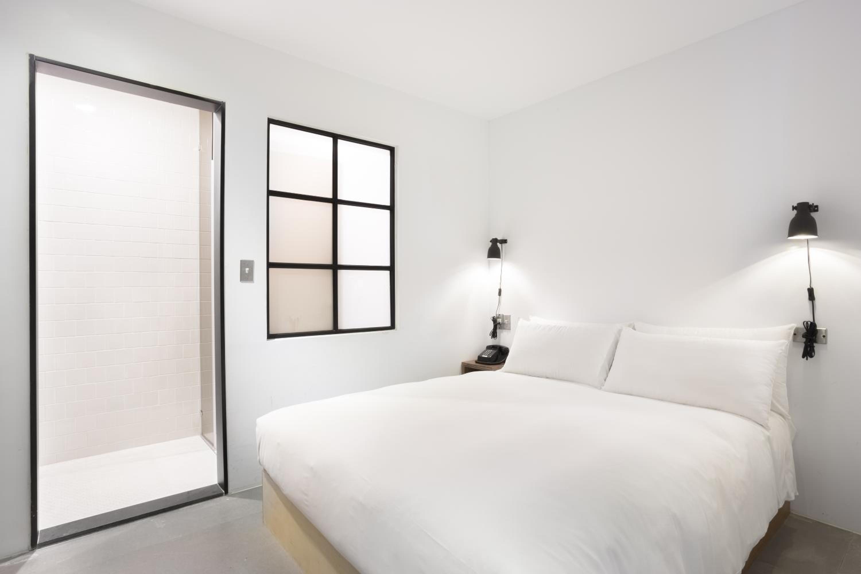 Small Double Room - No Window photo 1