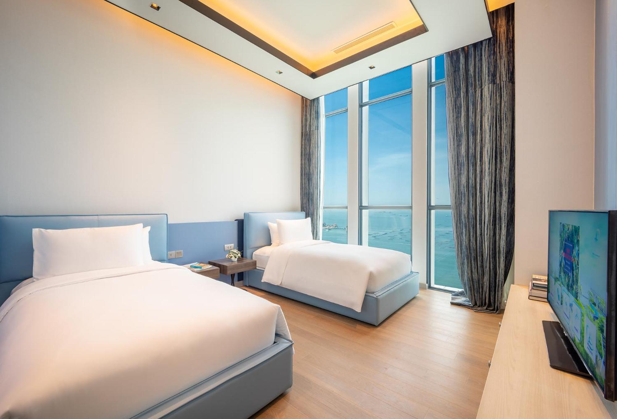 Penthouse Suite - Photo 2