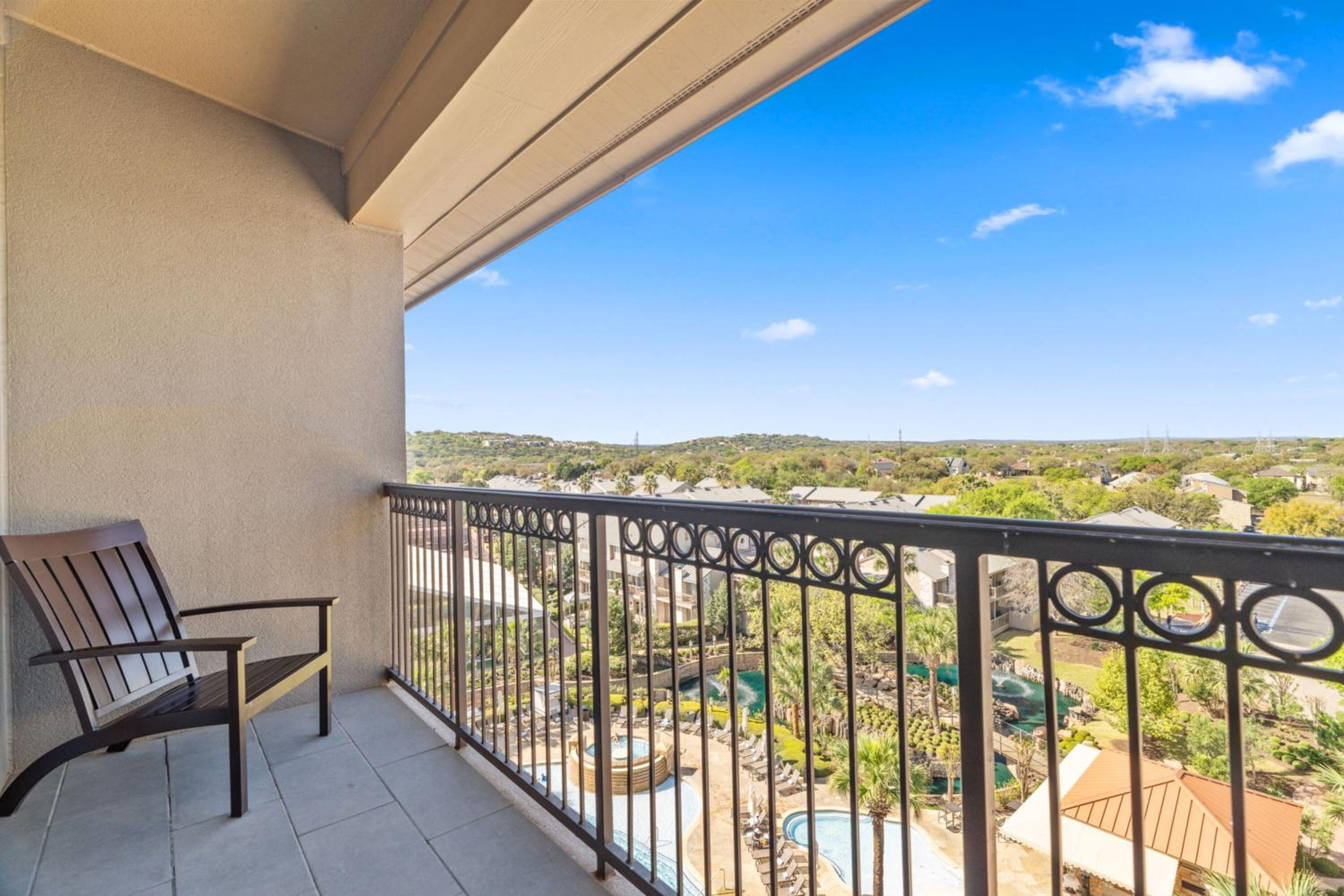 7th Floor Balcony King - Photo 2