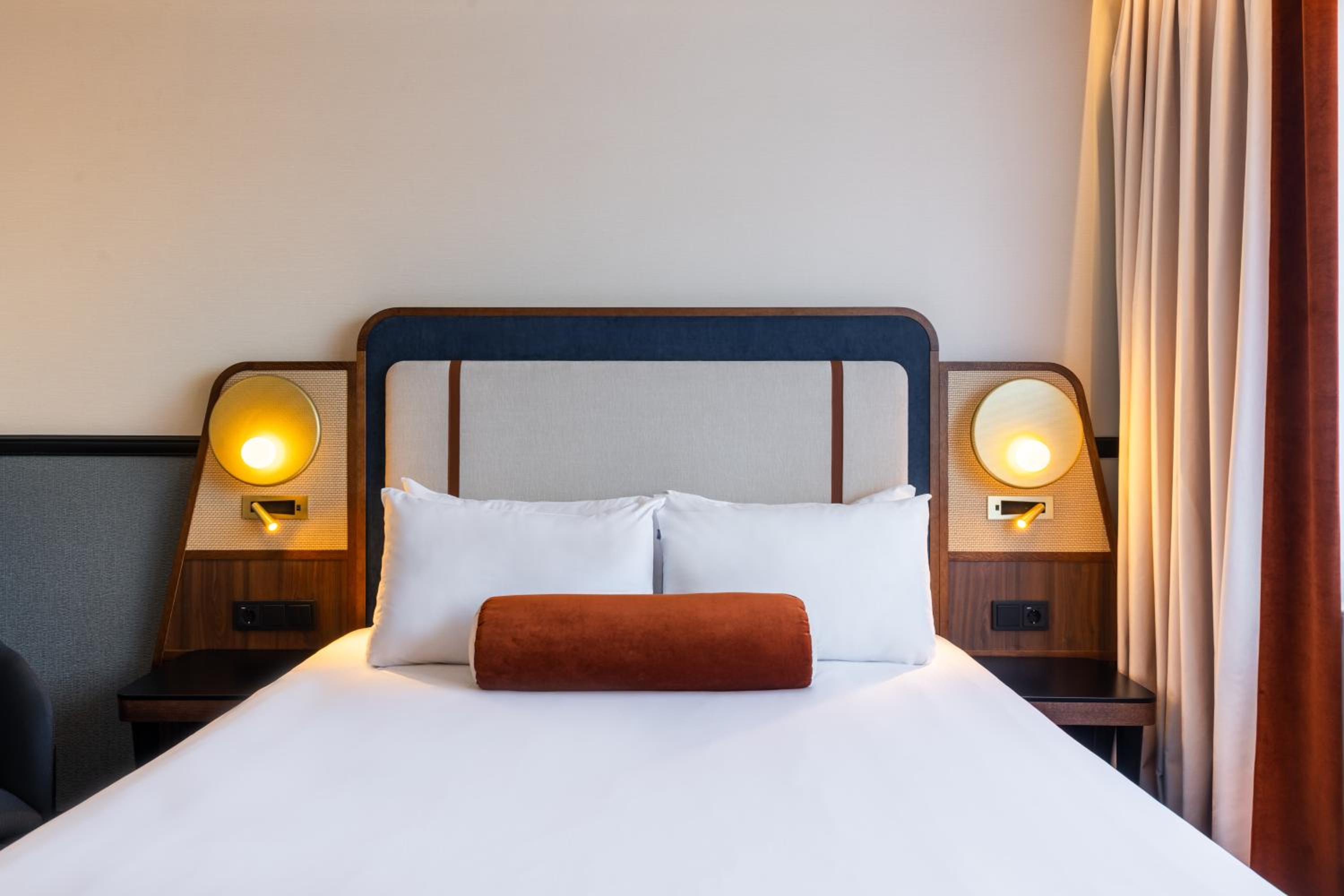 Classic Double Room with Sea View - Photo 11