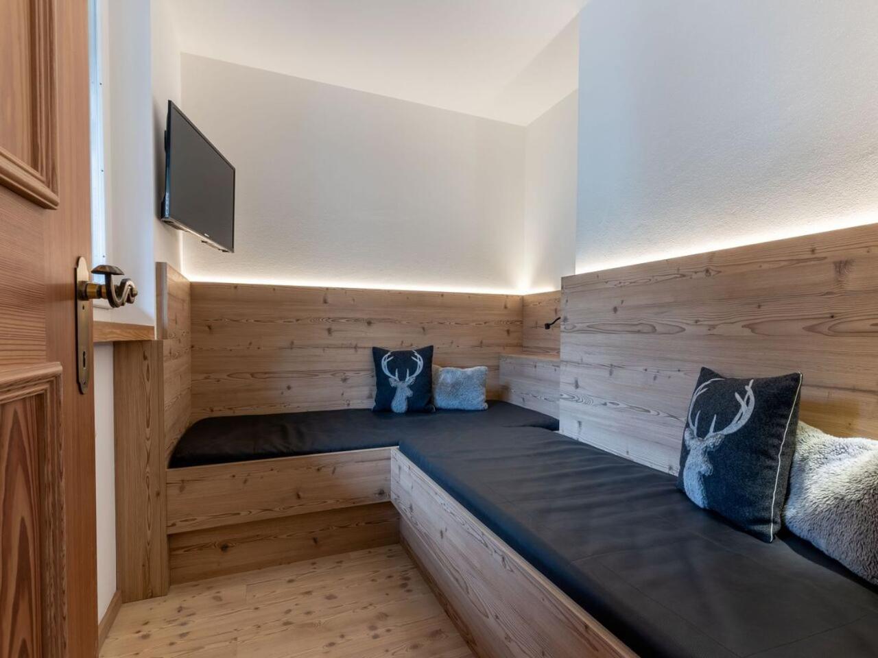 Quadruple Room with Balcony photo 2