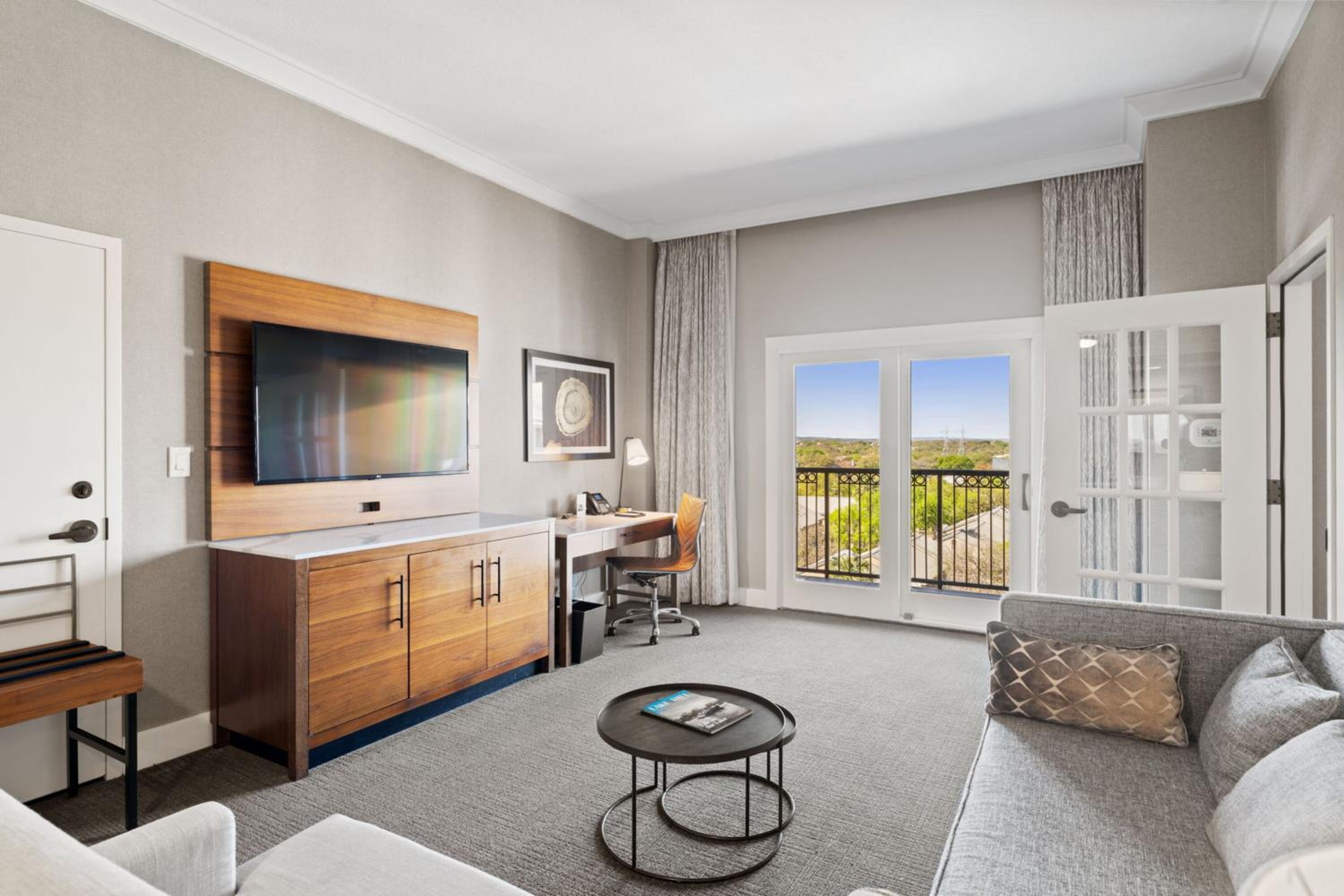 Magnolia Suite - Photo 2