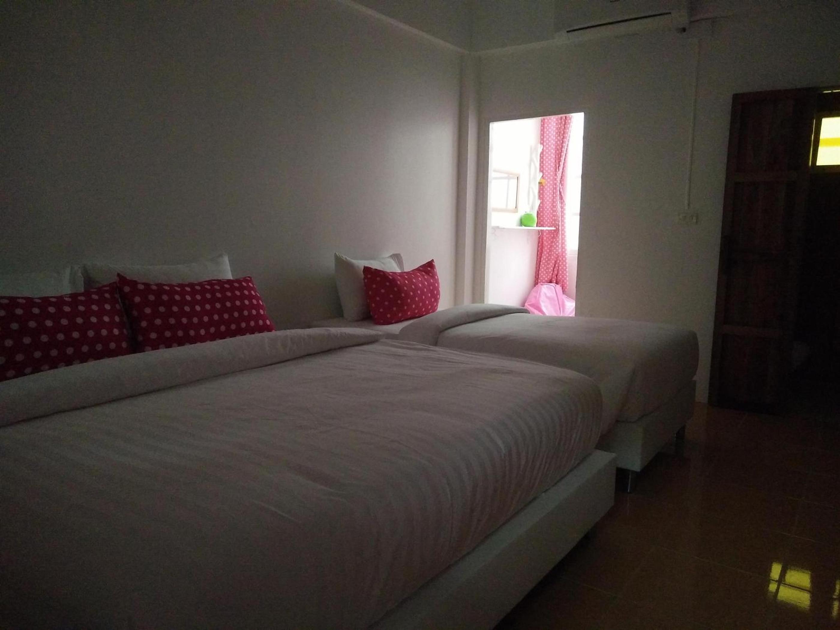Habitación triple con baño