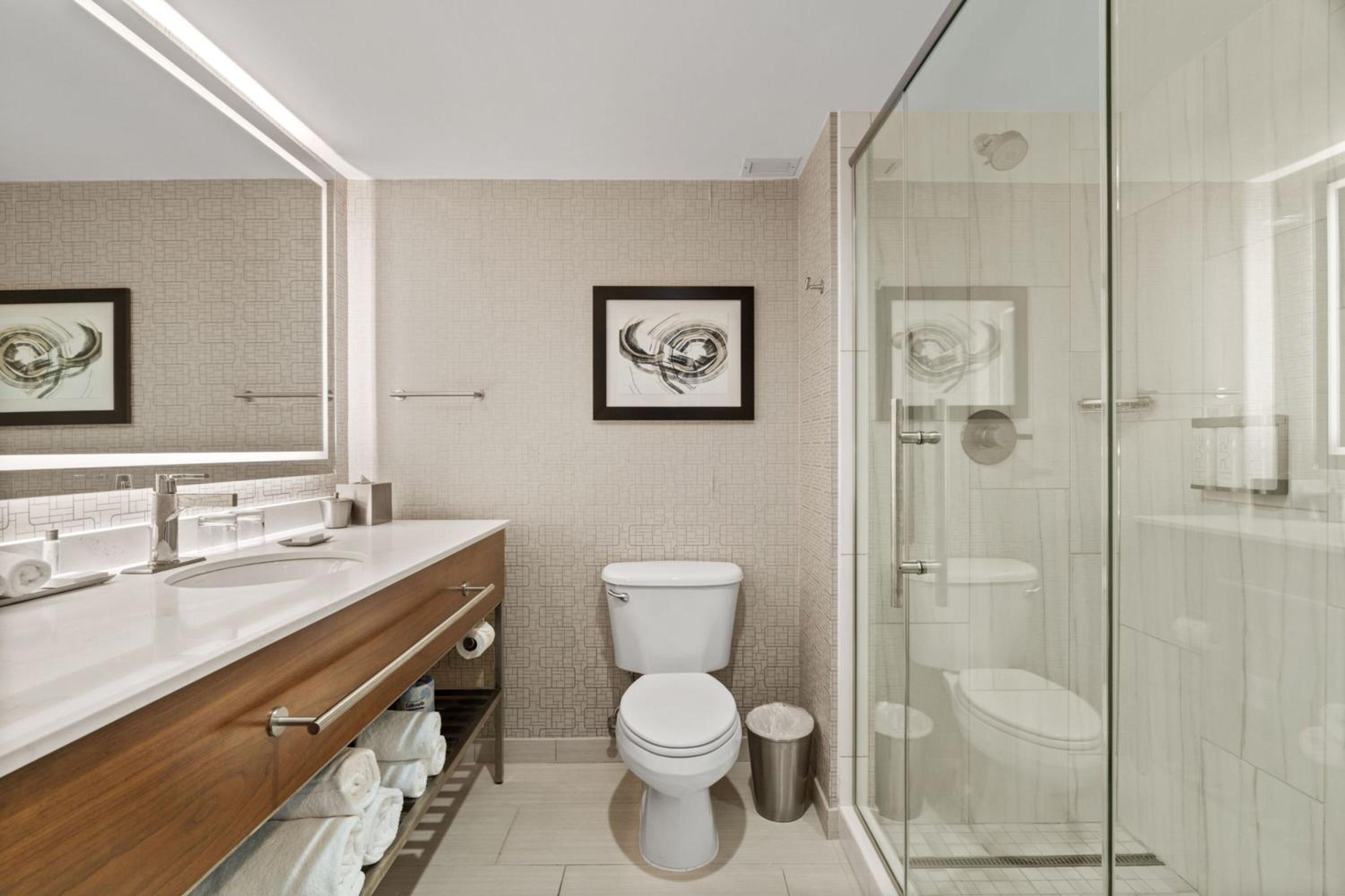 King Room with Lake View - Photo 5