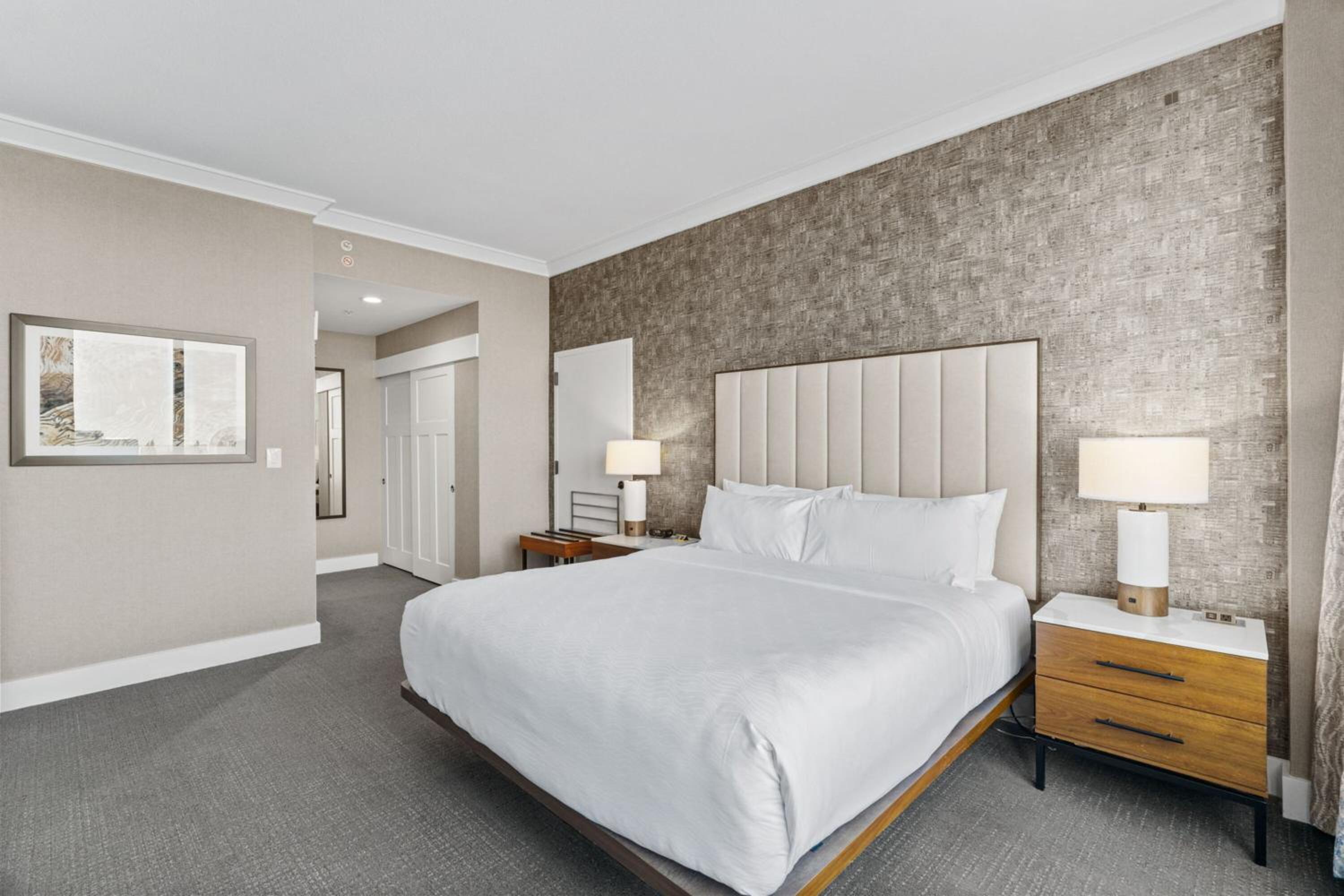 Bluebonnet Suite - Photo 3
