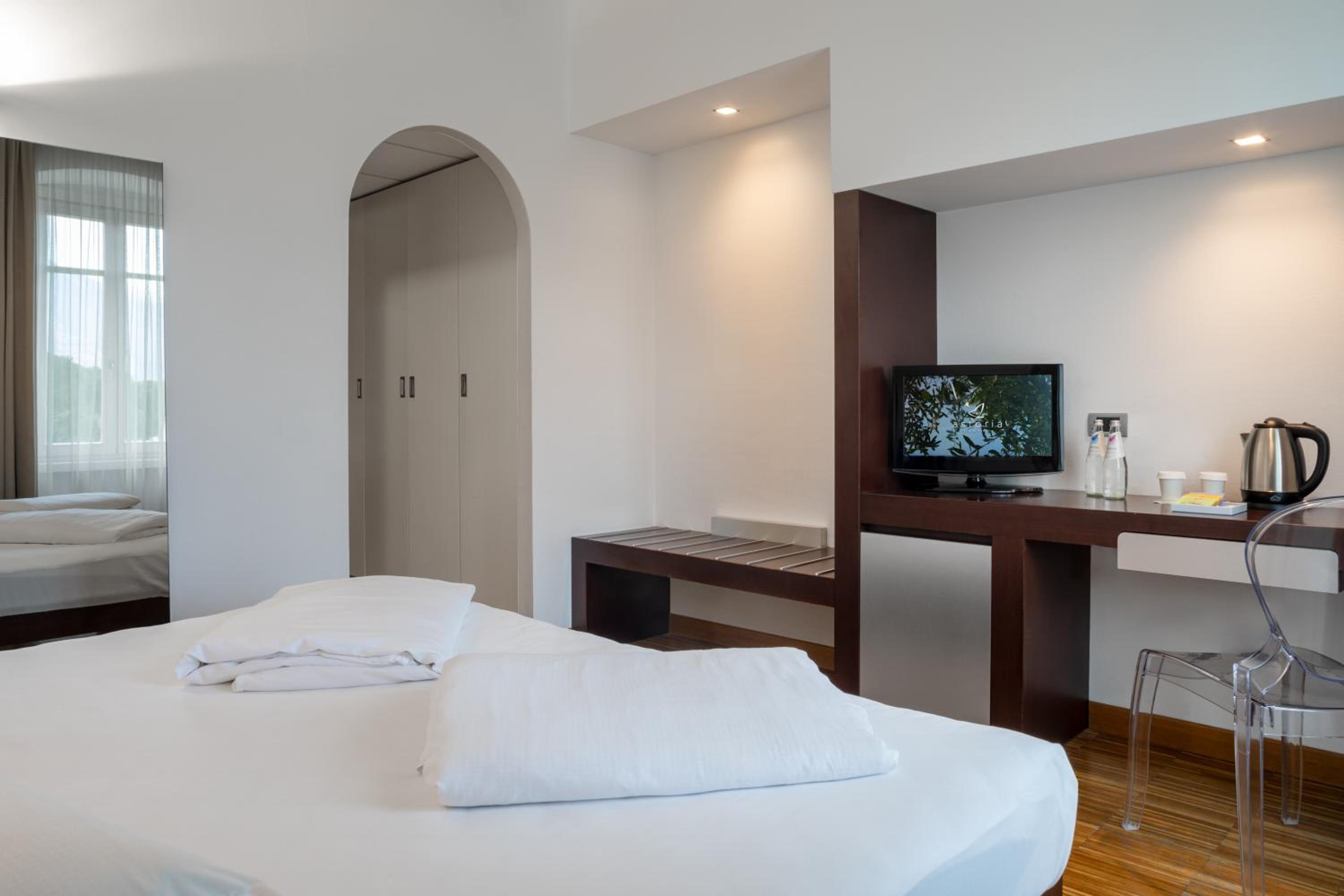 Economy Triple Room - Photo 2