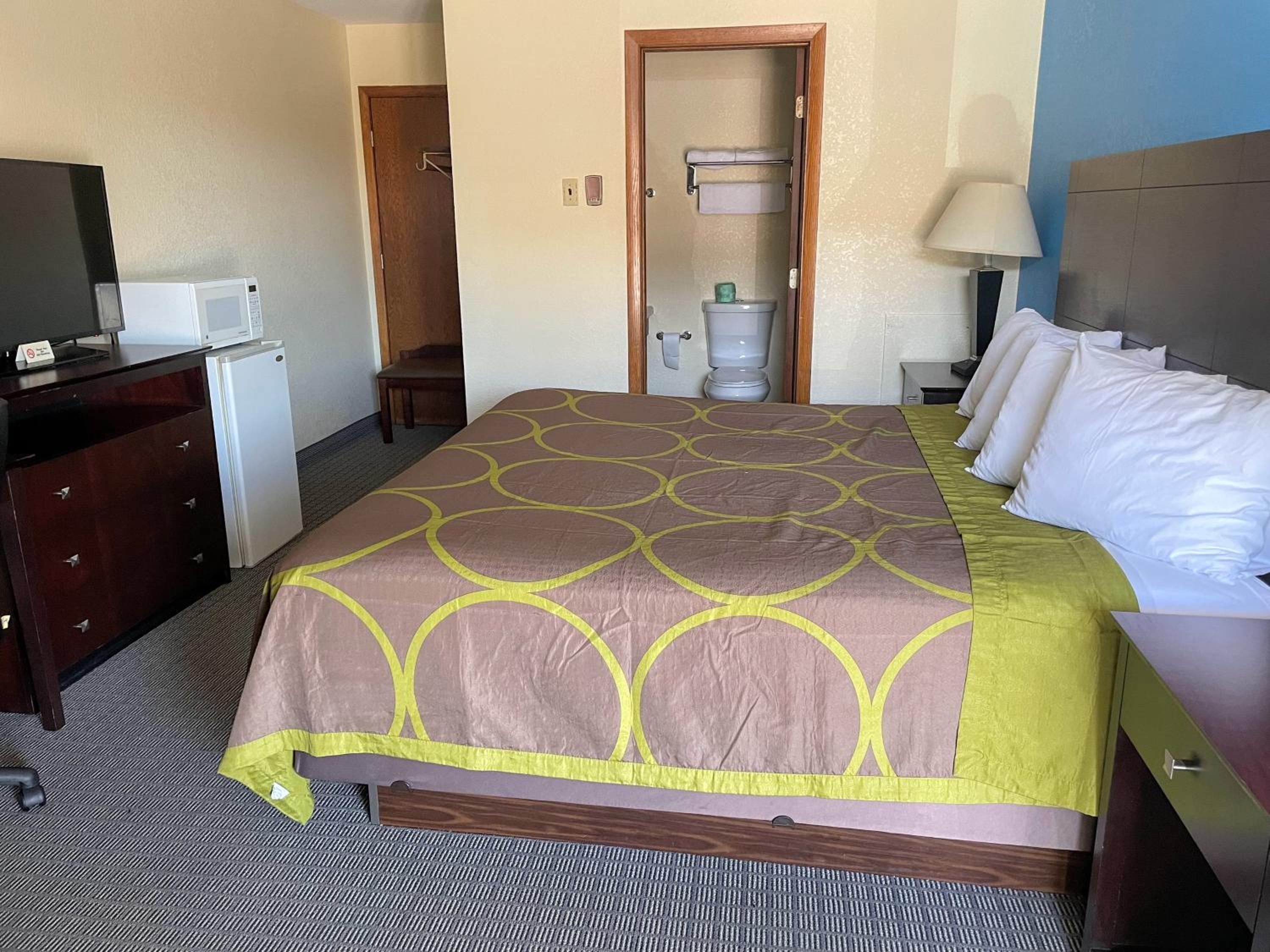 Deluxe King Room photo 1