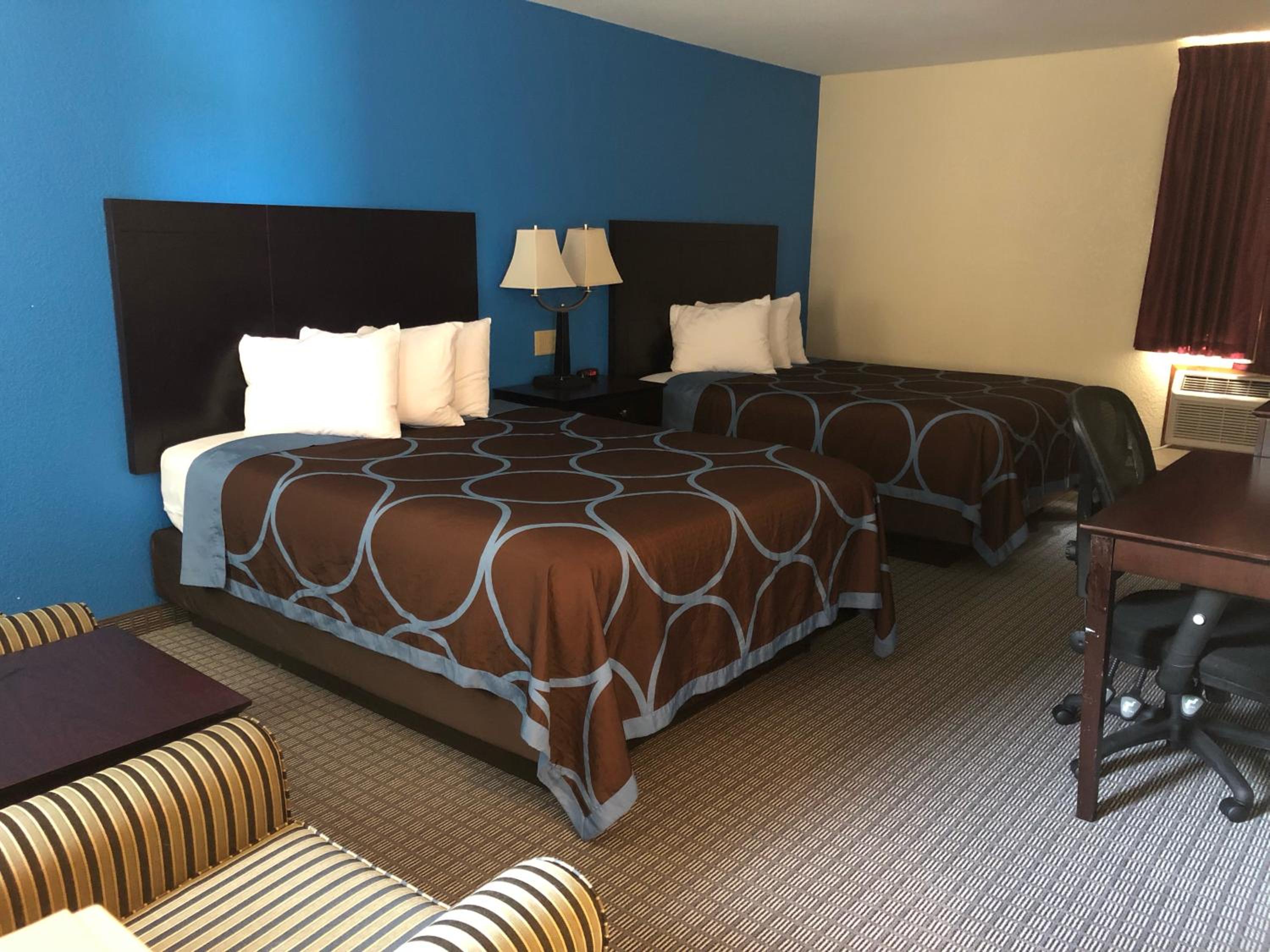 Standard Queen Room with Two Queen Beds photo 1