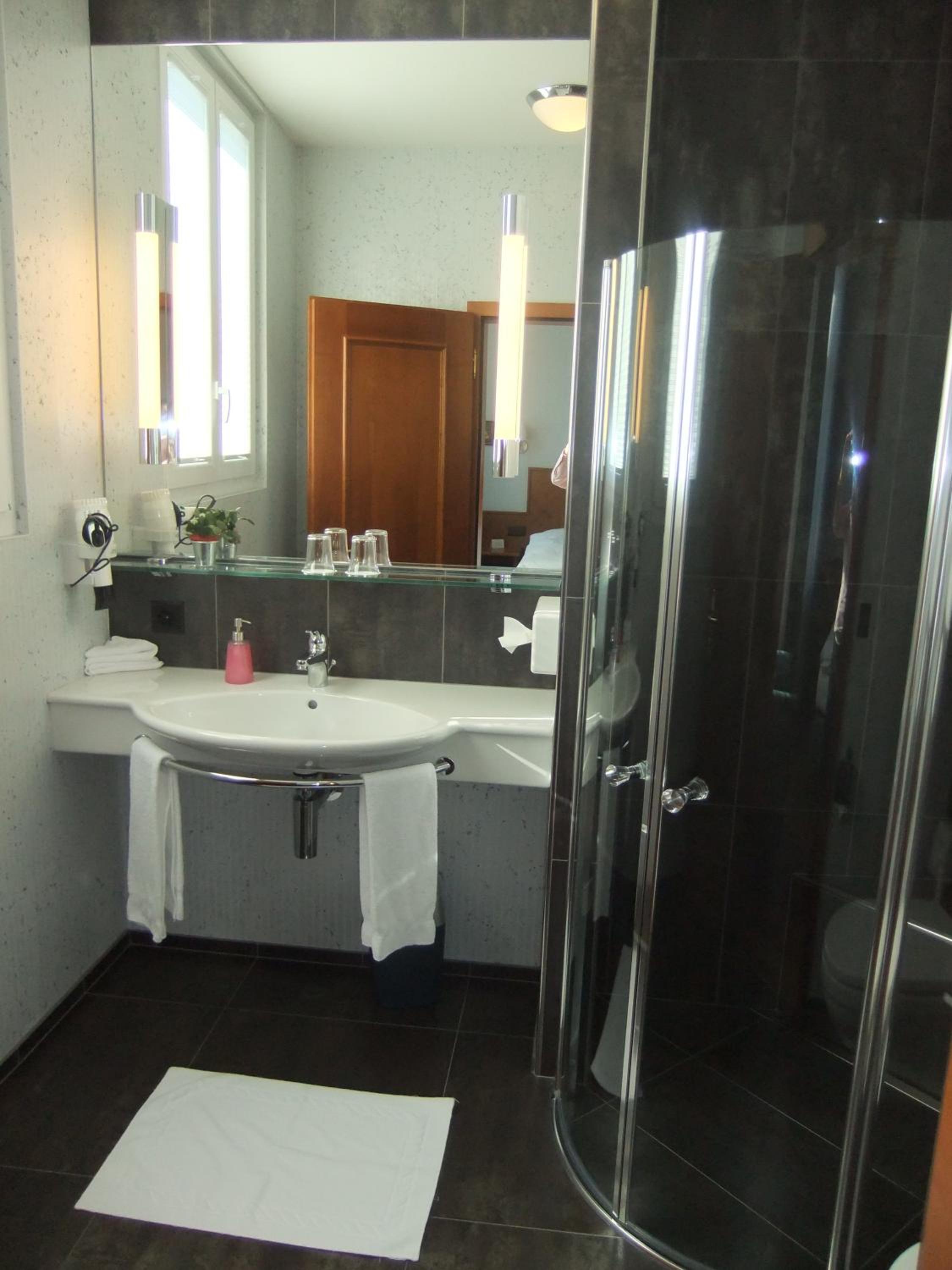 Basic Double Room photo 3