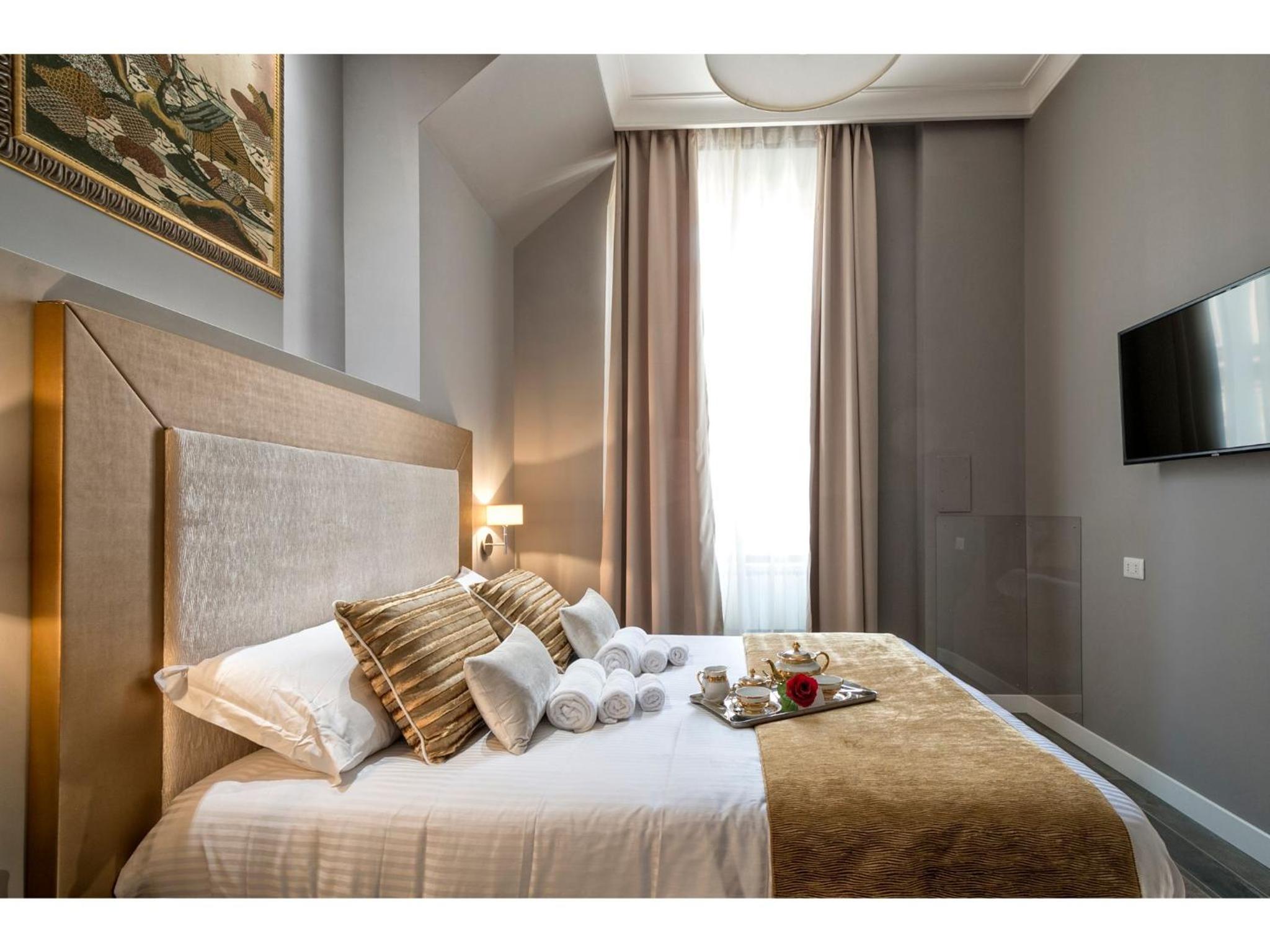 Elegant Double Room photo 2