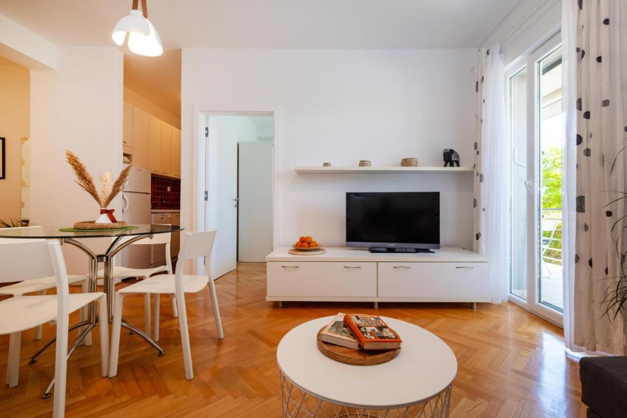 One-Bedroom Apartment with Balcony