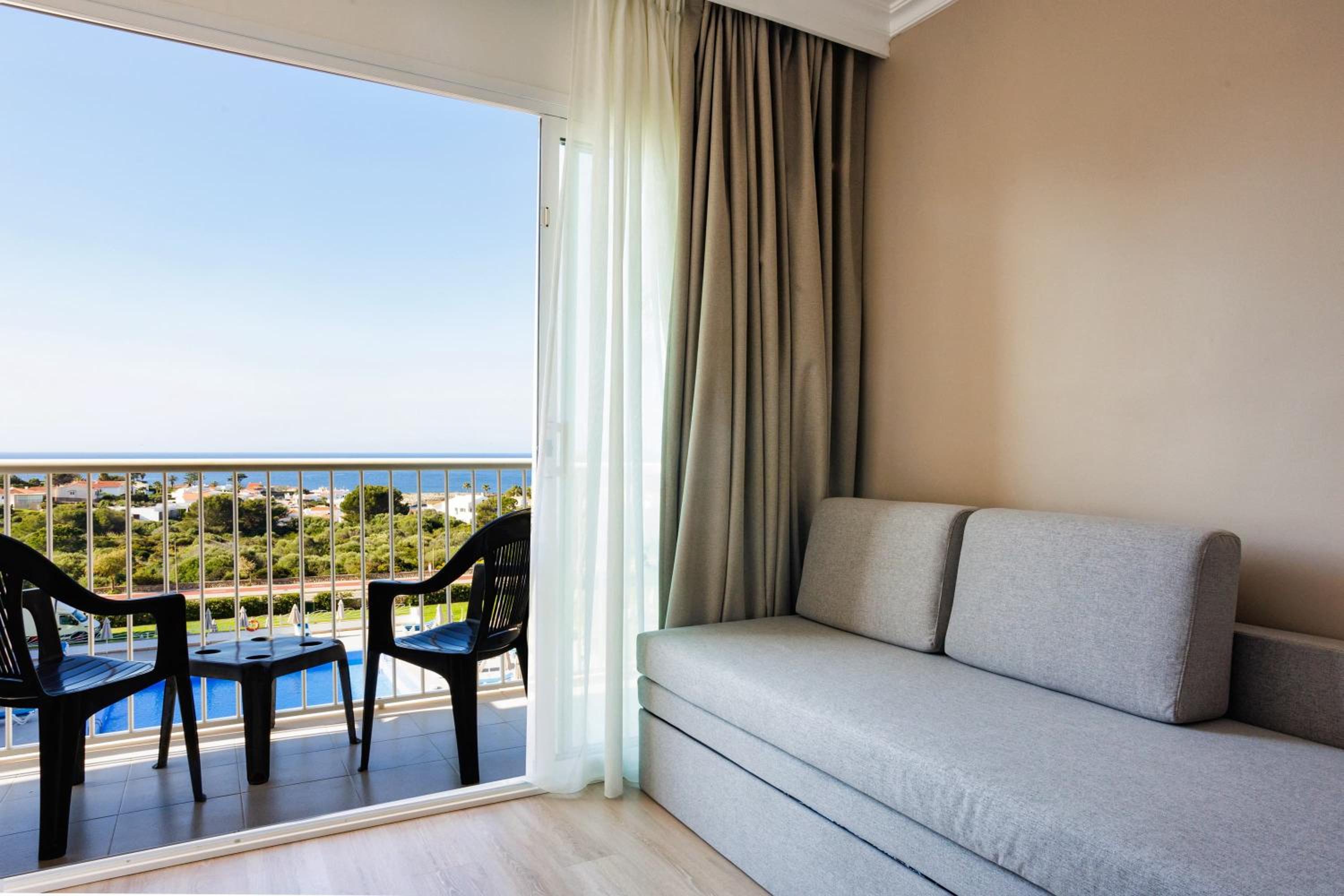 Twin Room with Sea View (2 Adults + 1 Child) photo 3