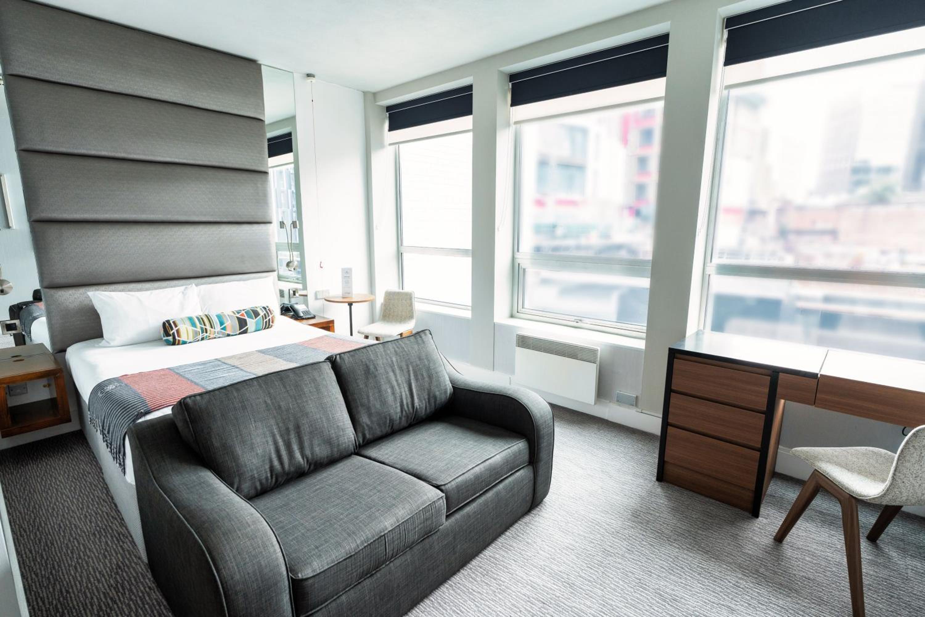 Accessible Studio, 1 King Bed, Sofa Bed, Kitchenette - Photo 3