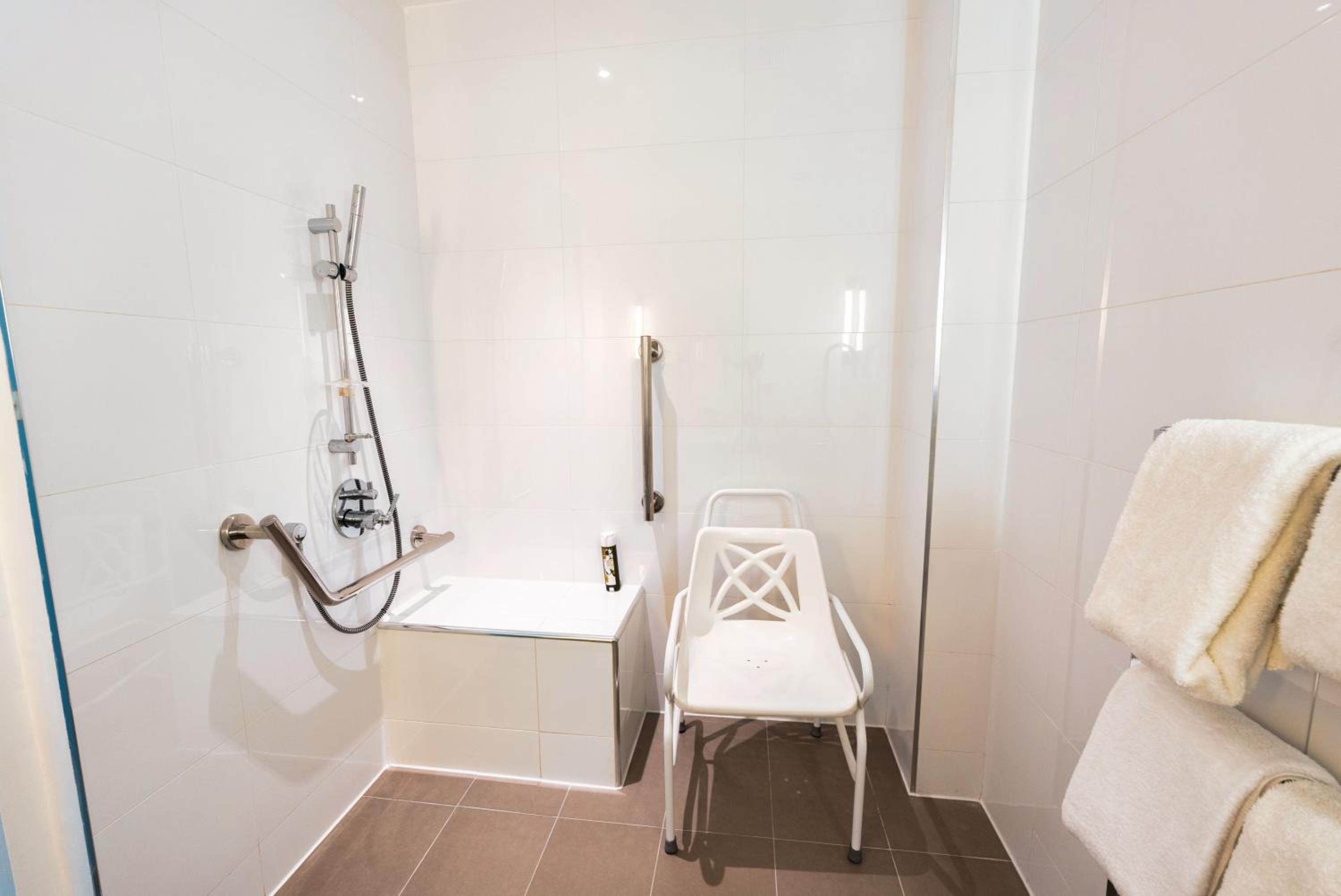 Accessible Studio, 1 King Bed, Sofa Bed, Kitchenette - Photo 7
