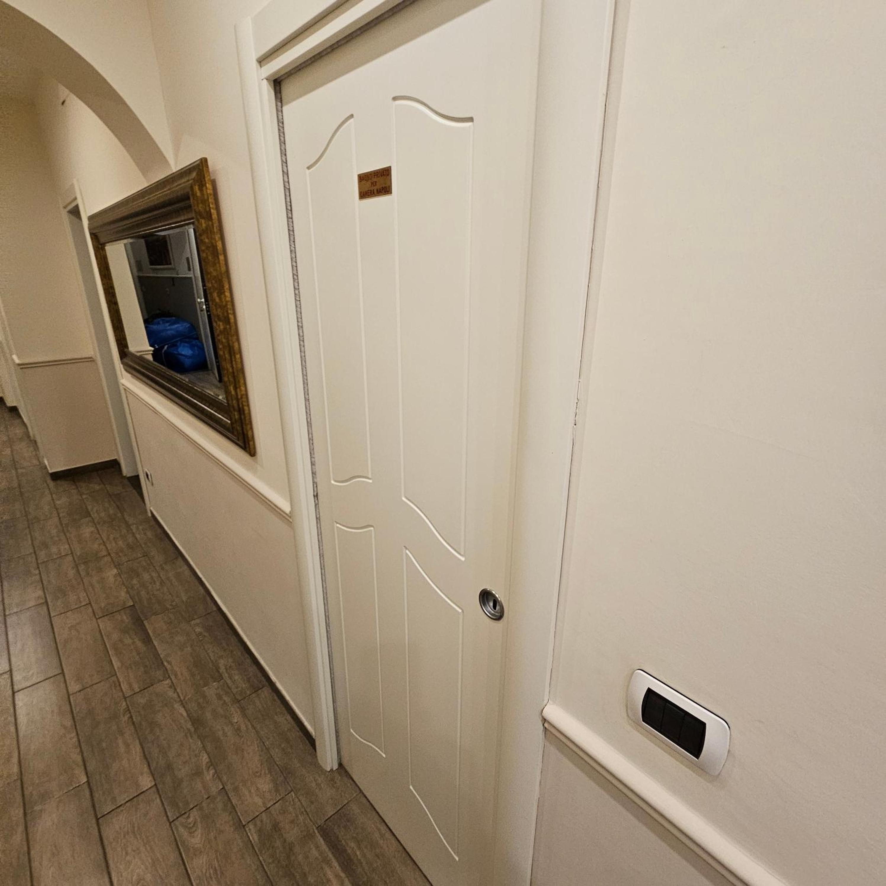 Single Room with Private External Bathroom photo 2