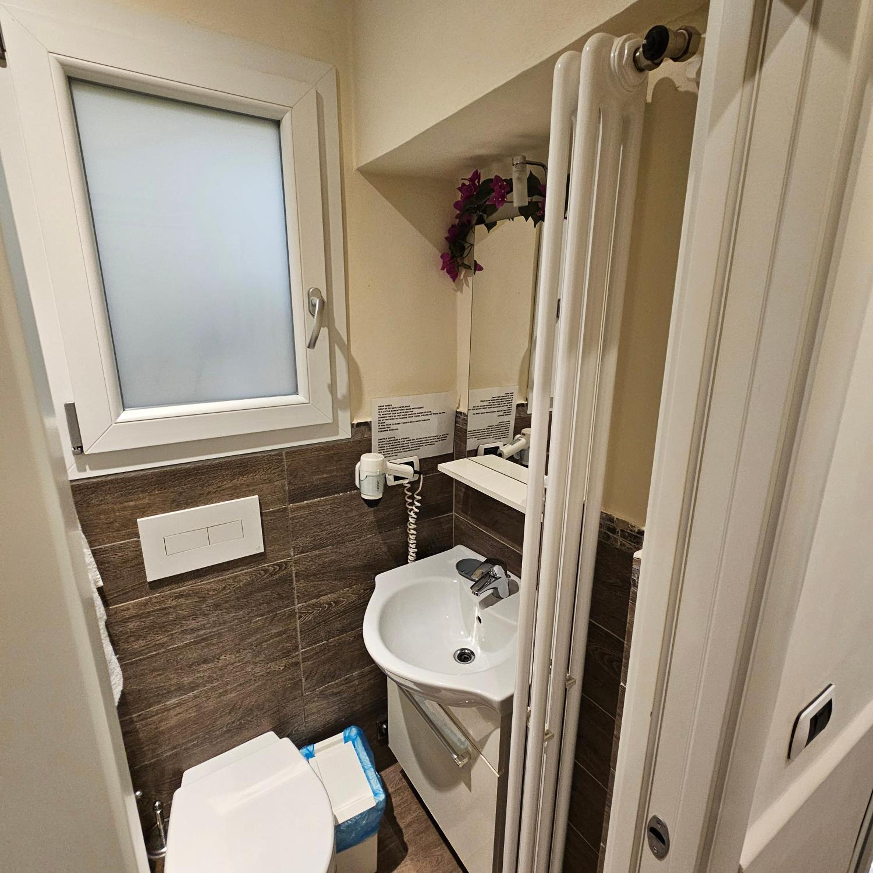 Single Room with Private External Bathroom photo 3