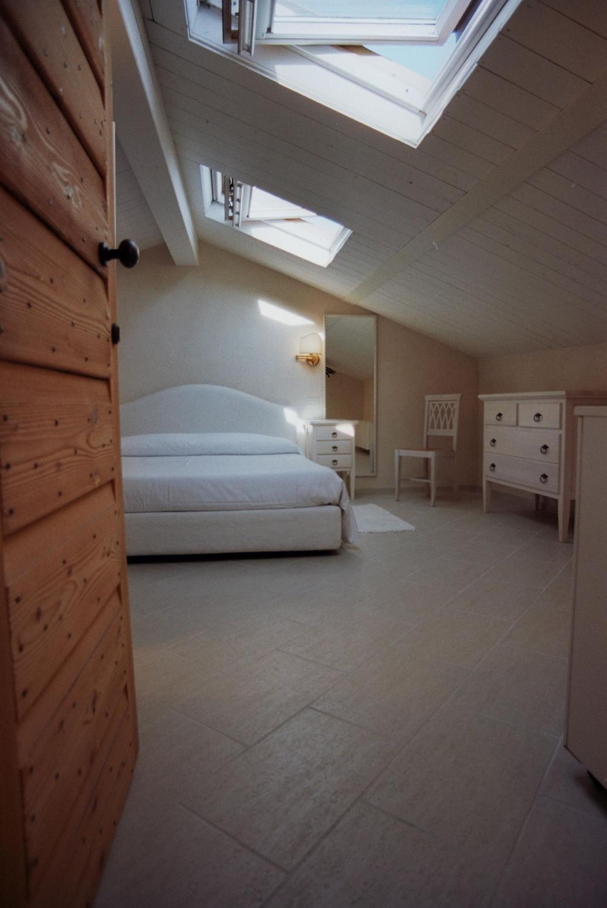 Standard Double Room - Photo 3