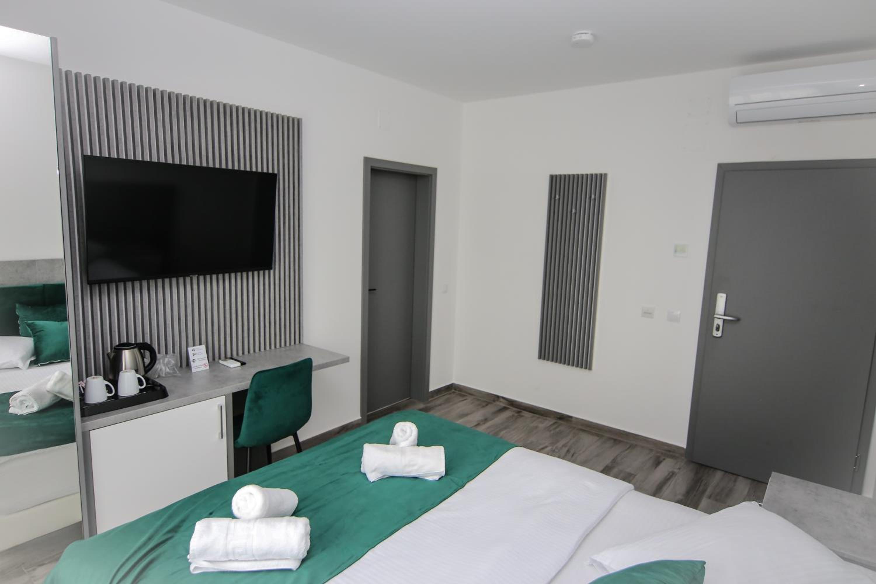 Double Room with Balcony photo 3