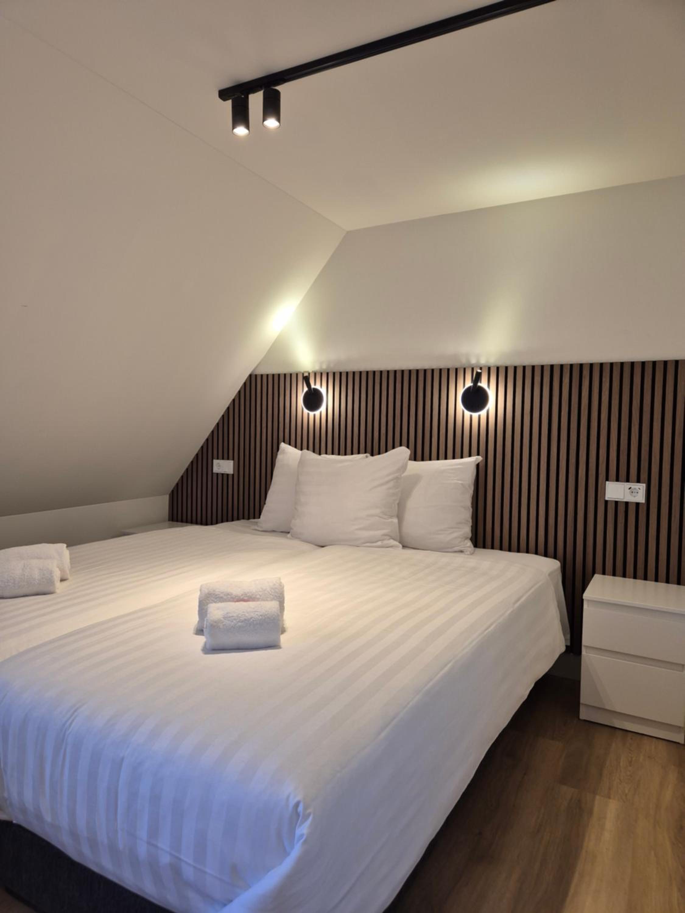 Small Twin Room - Photo 2