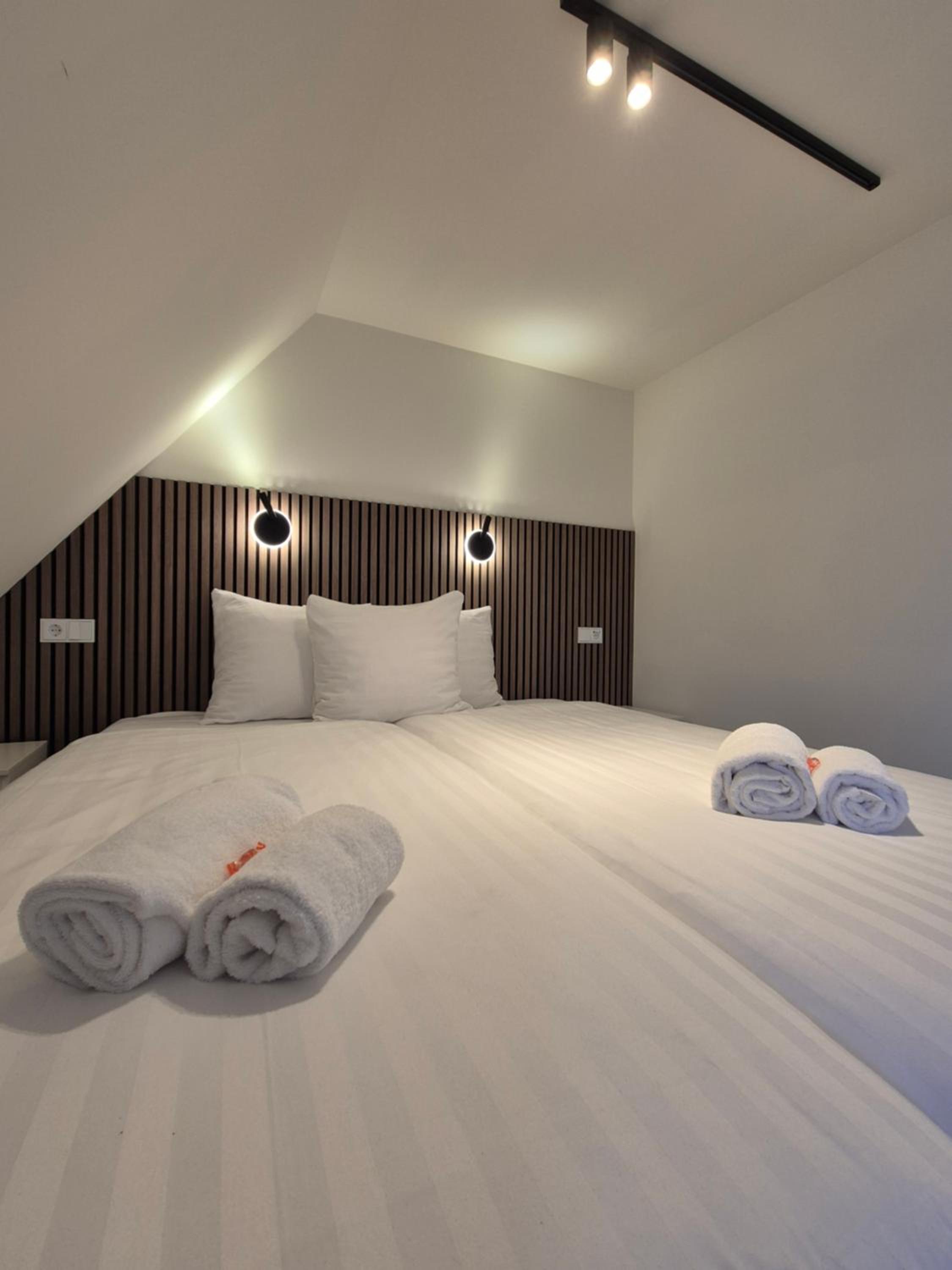 Small Twin Room - Photo 1