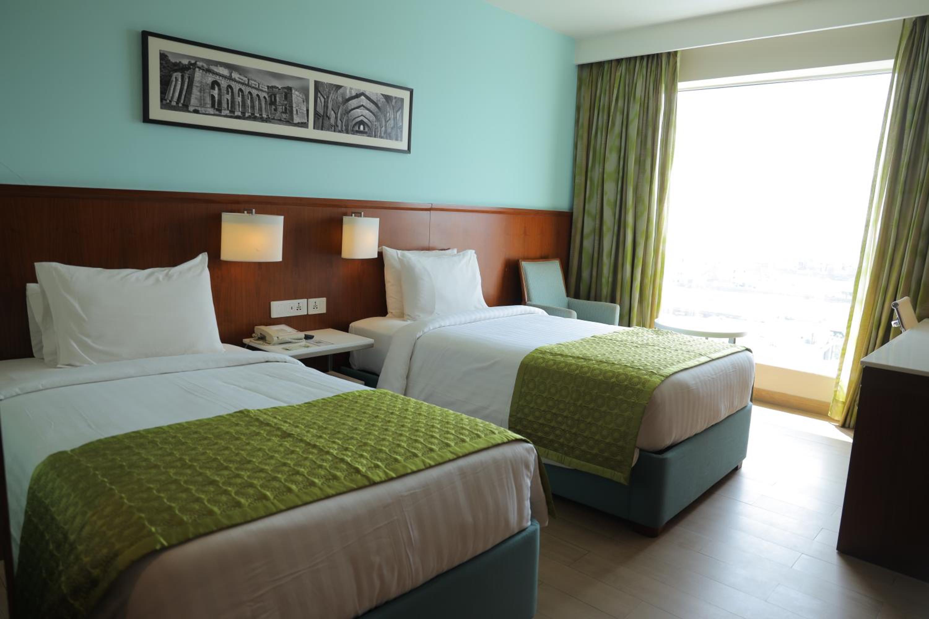 Guest room, 2 Twins, Skyline with 50% discount on buffet at KAVA and Two Complimentary pints of beer per room per stay photo 3