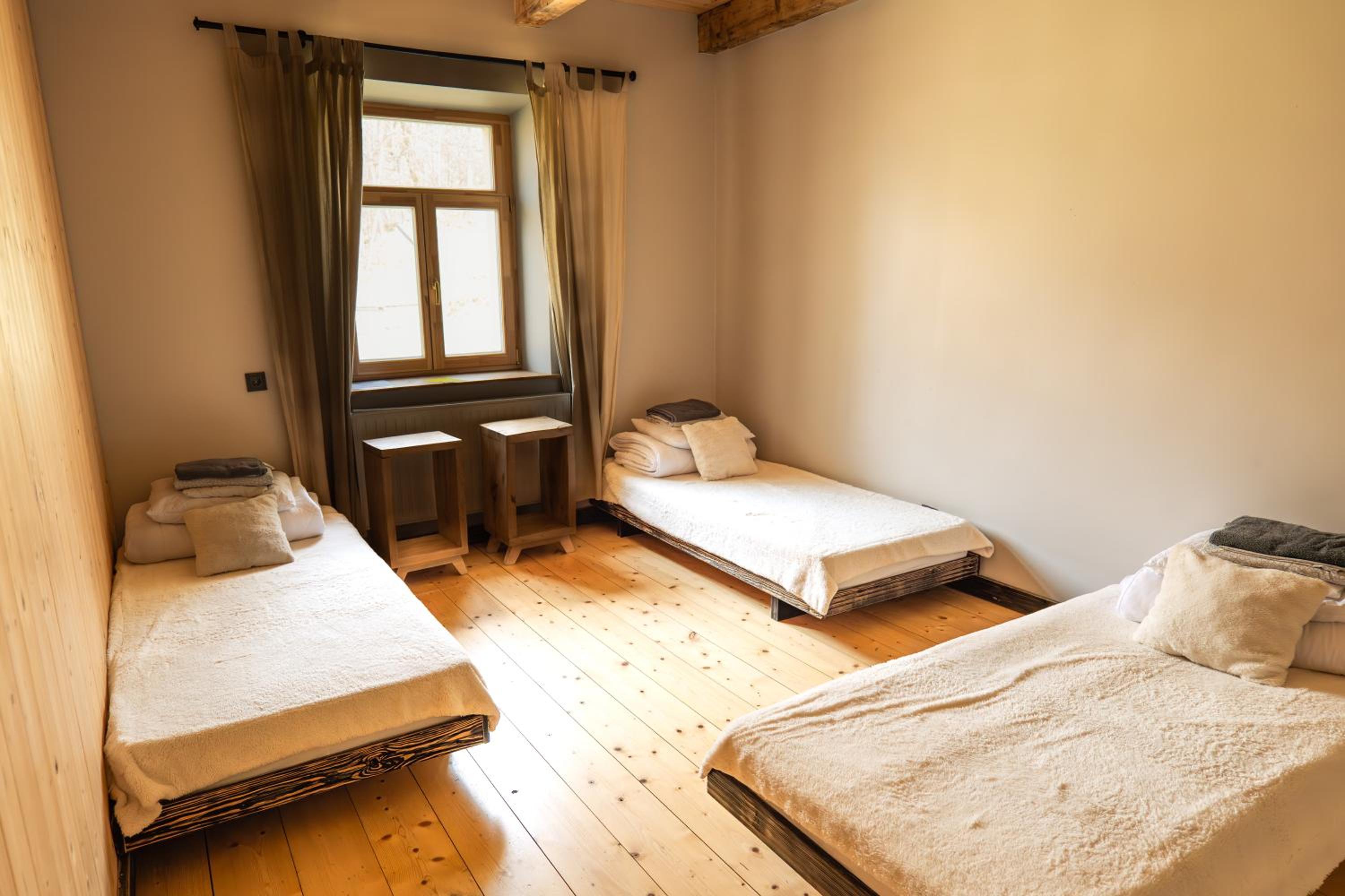 Basic Triple Room with Shared Bathroom photo 1