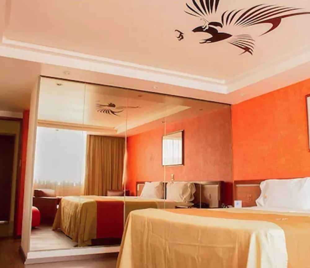 Standard Room, 1 King Bed