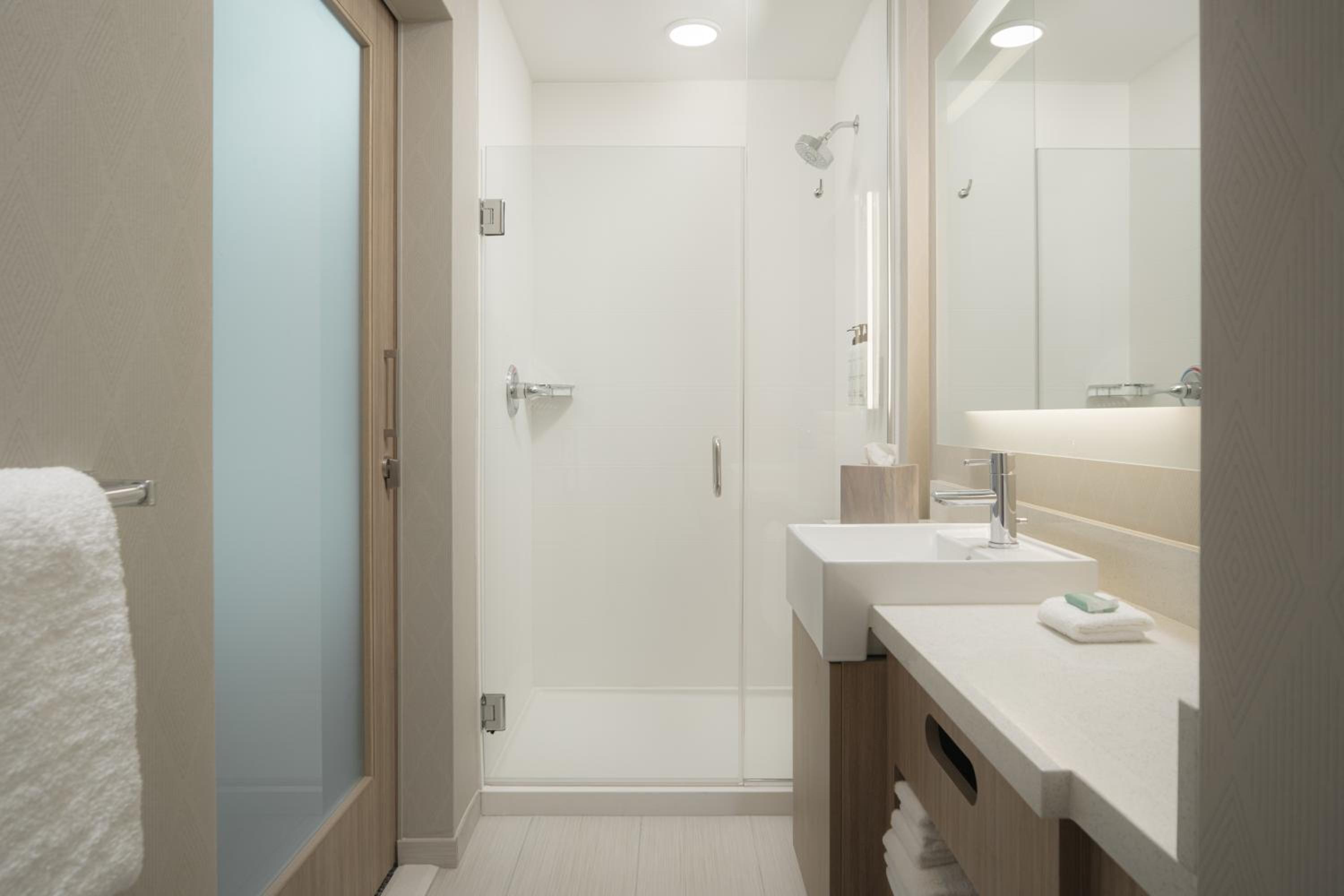 Queen Suite - Hearing Accessible