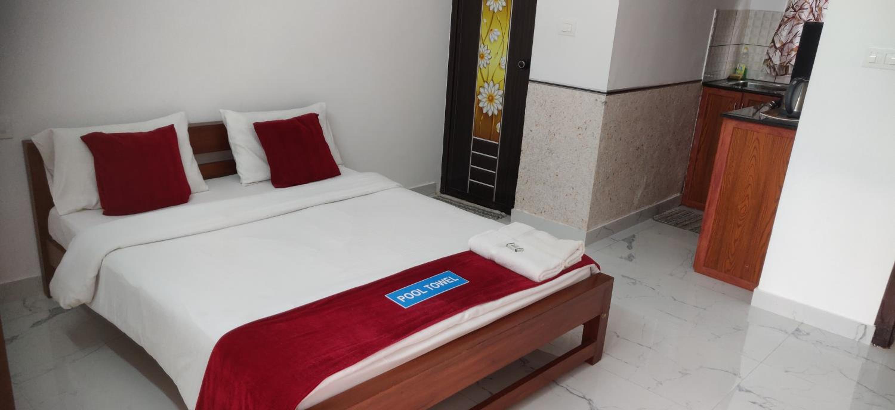 Budget Double Room - Photo 5