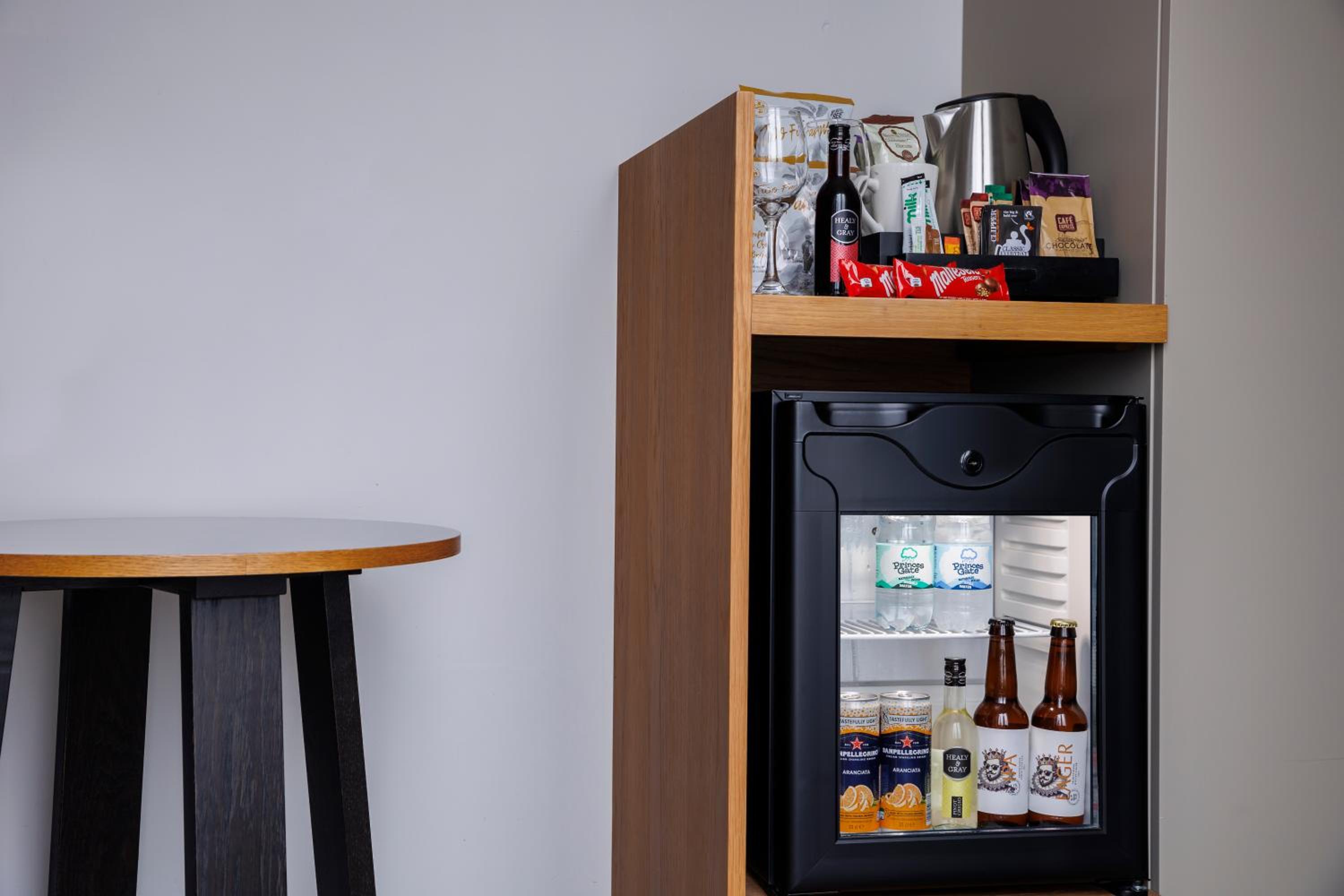 Standard Super King Room with Mini Bar - Photo 4