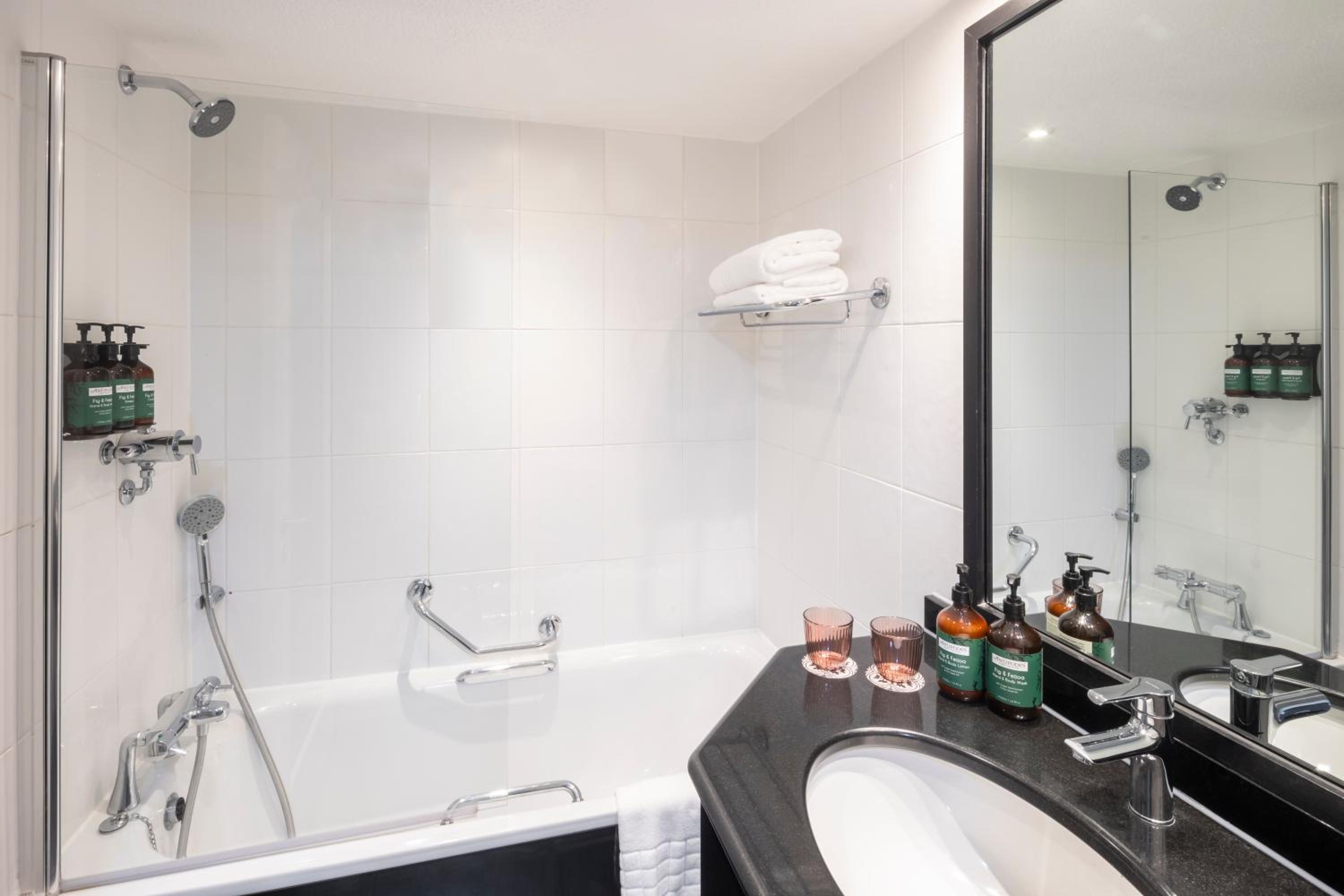 Standard Super King Room with Mini Bar - Photo 6