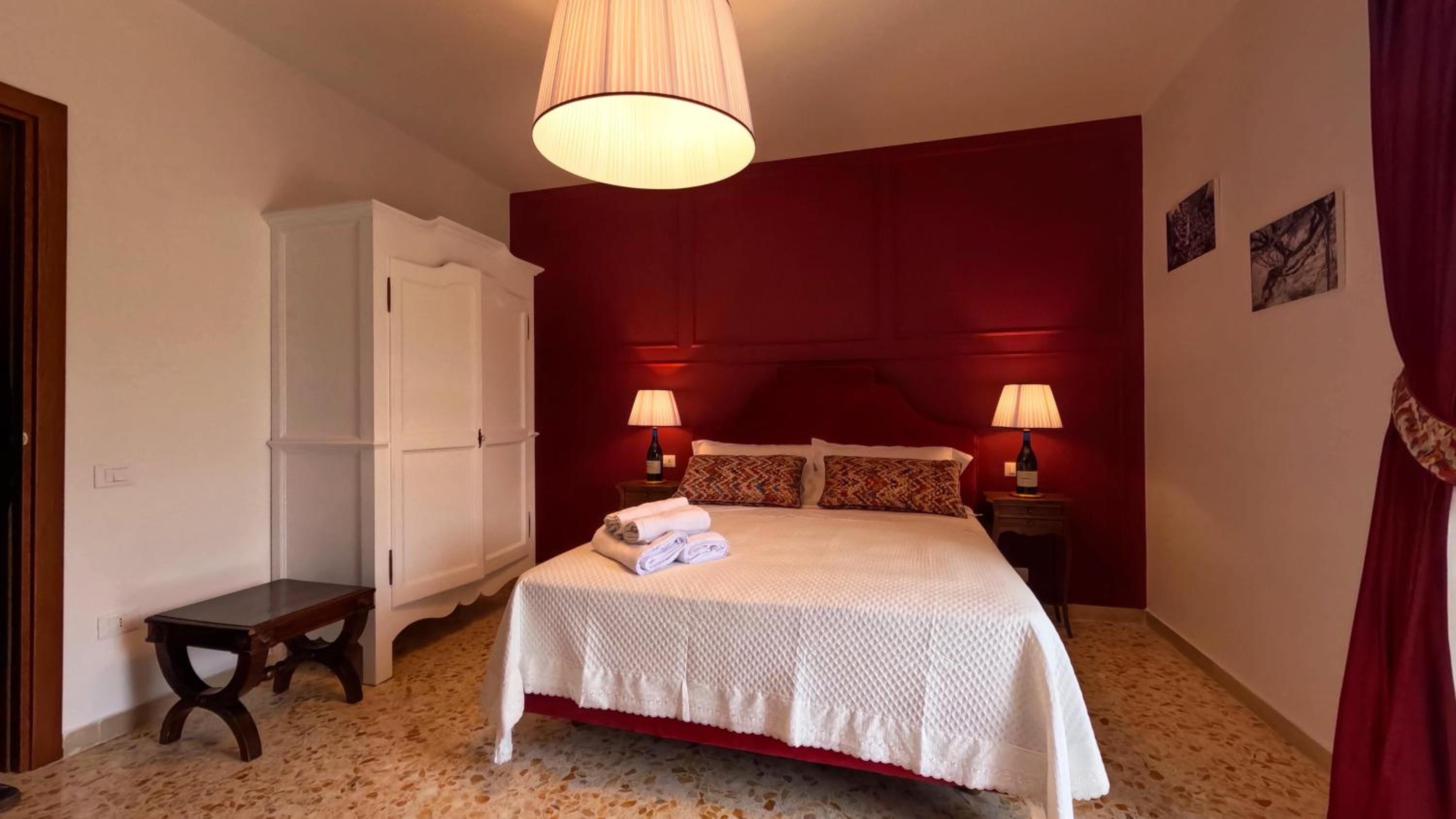 Large Double Room photo 3
