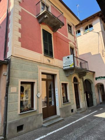 Three-Bedroom Premium Apartment with Balcony