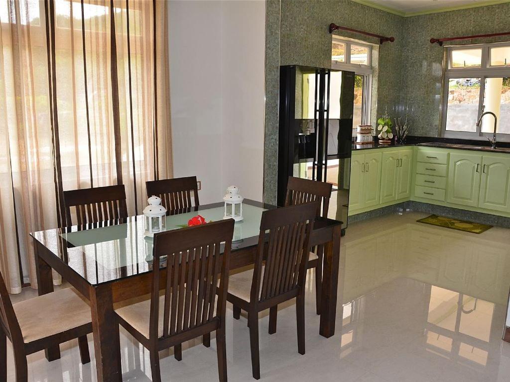 Three-Bedroom Villa photo 2