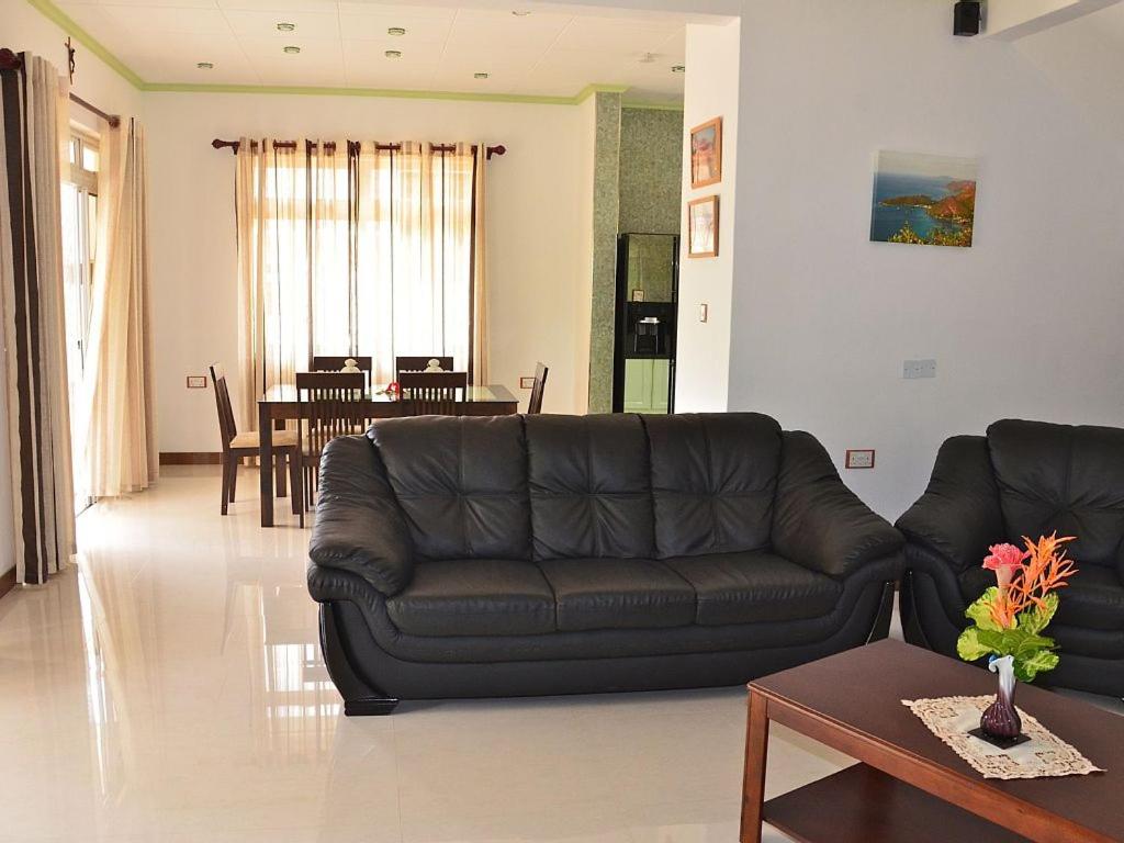 Three-Bedroom Villa photo 3