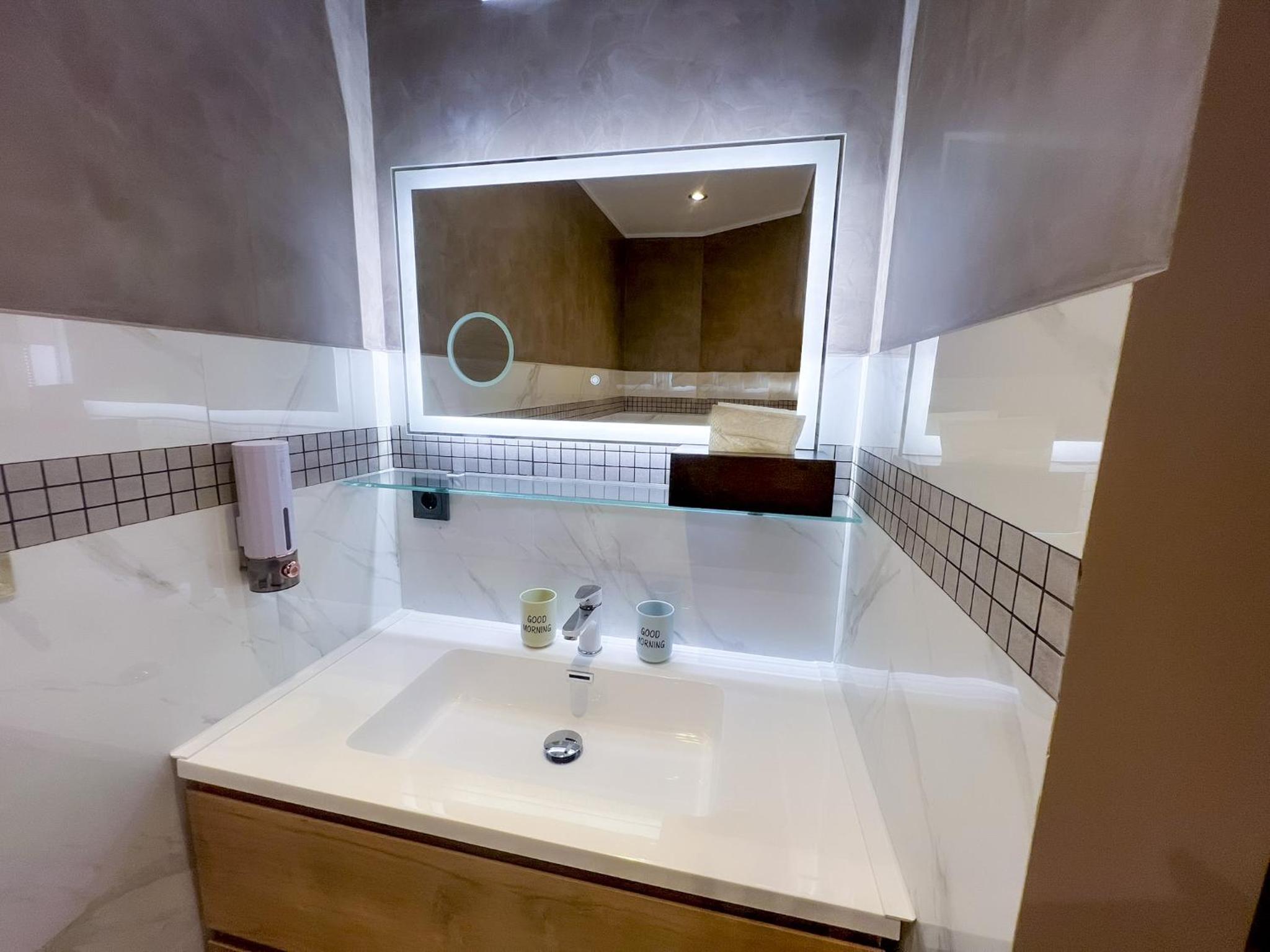 Double Room with Shared Bathroom photo 1