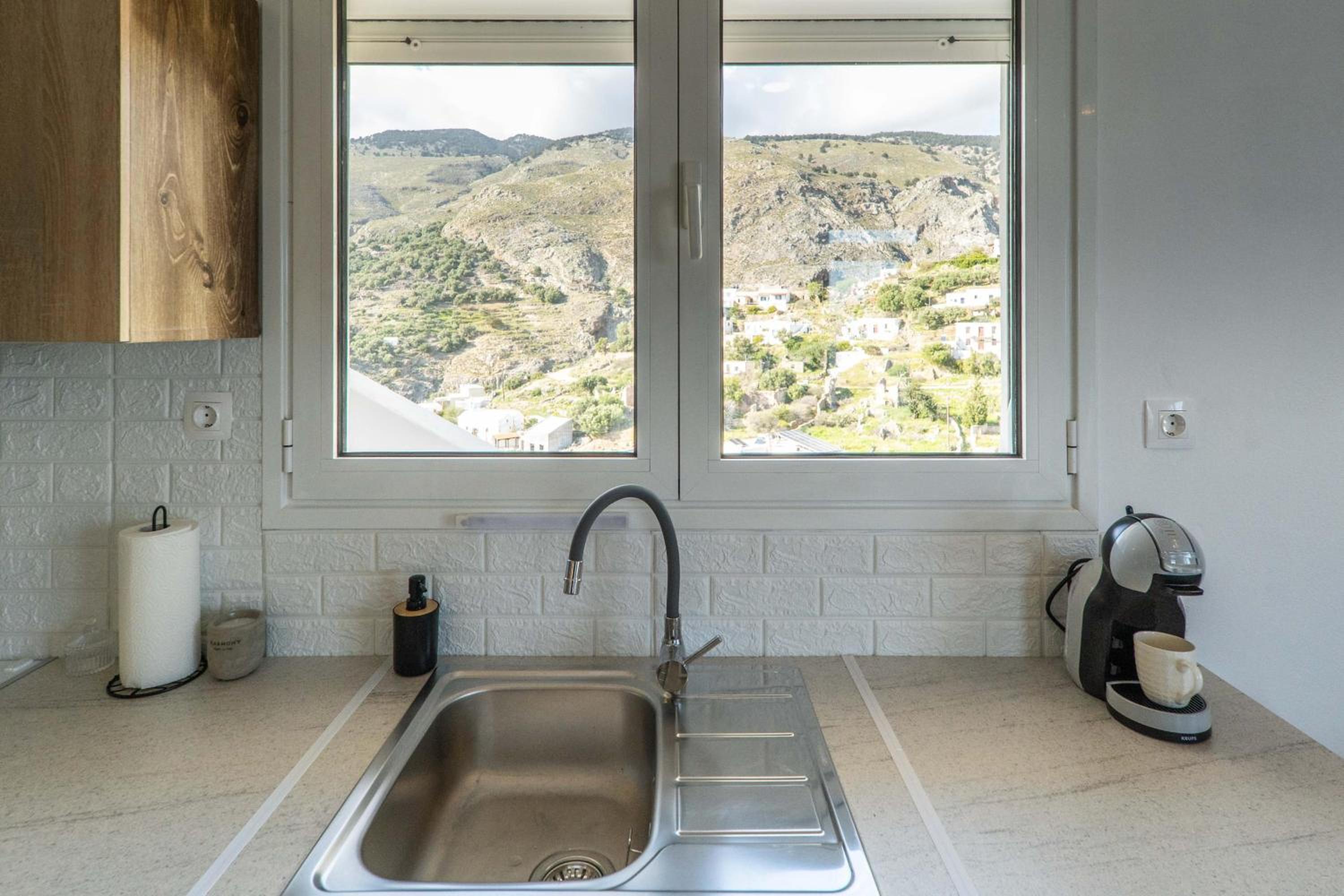 Apartment with Mountain View