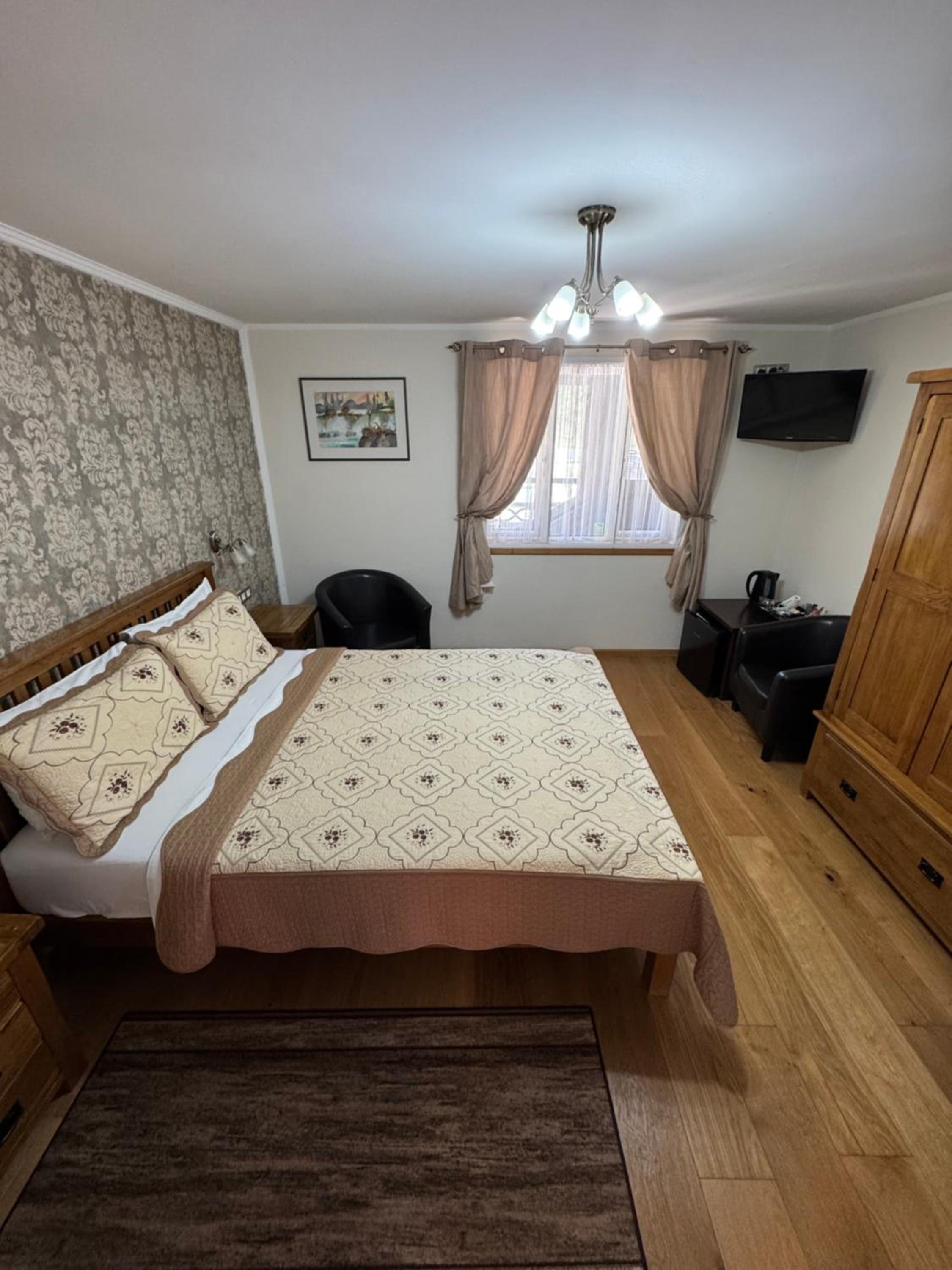 Double Room - Photo 7