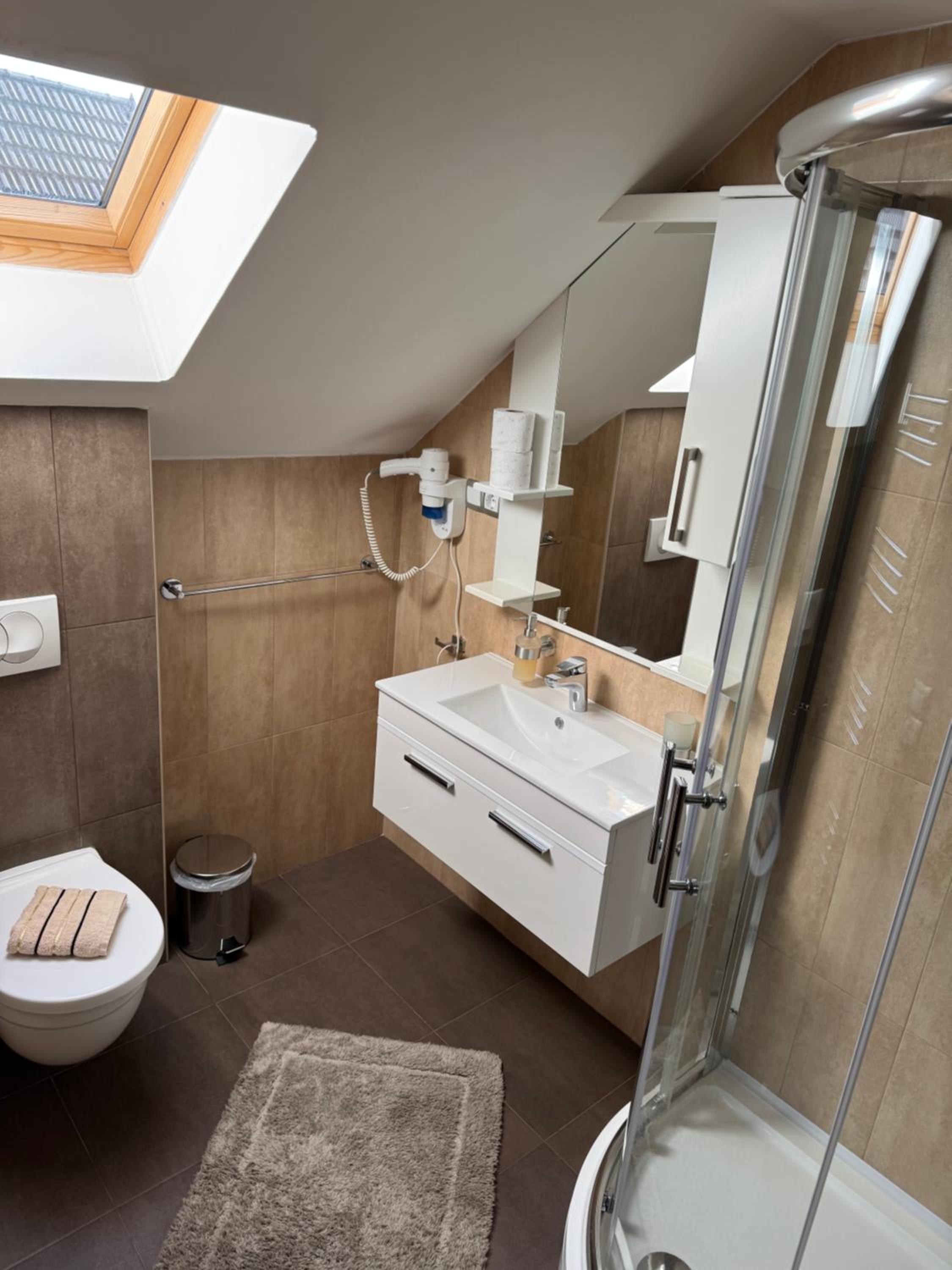 Double Room - Photo 8