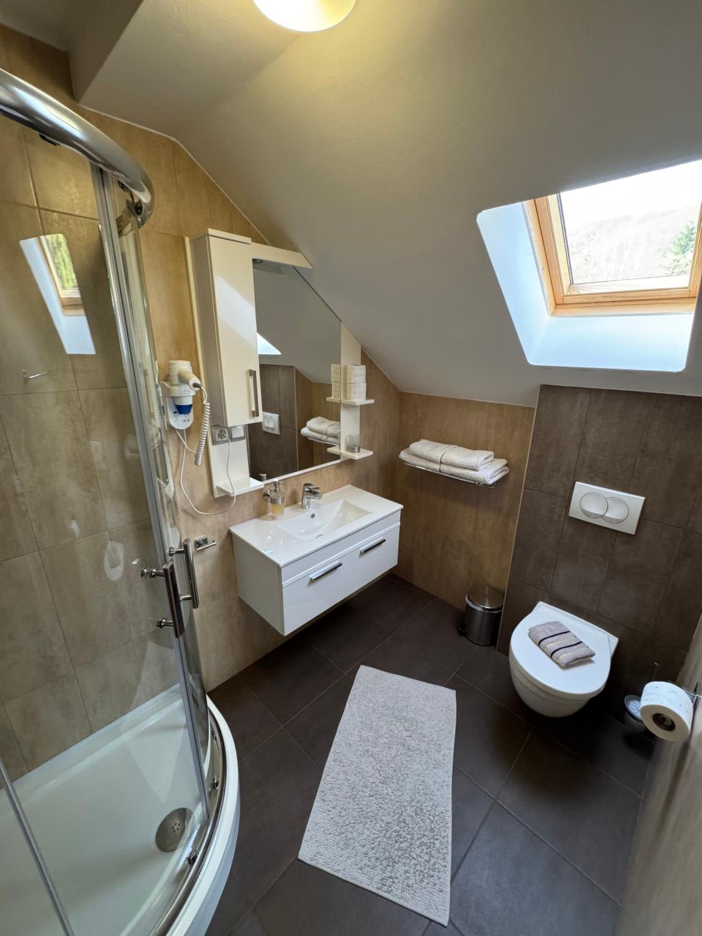 Double Room - Photo 9