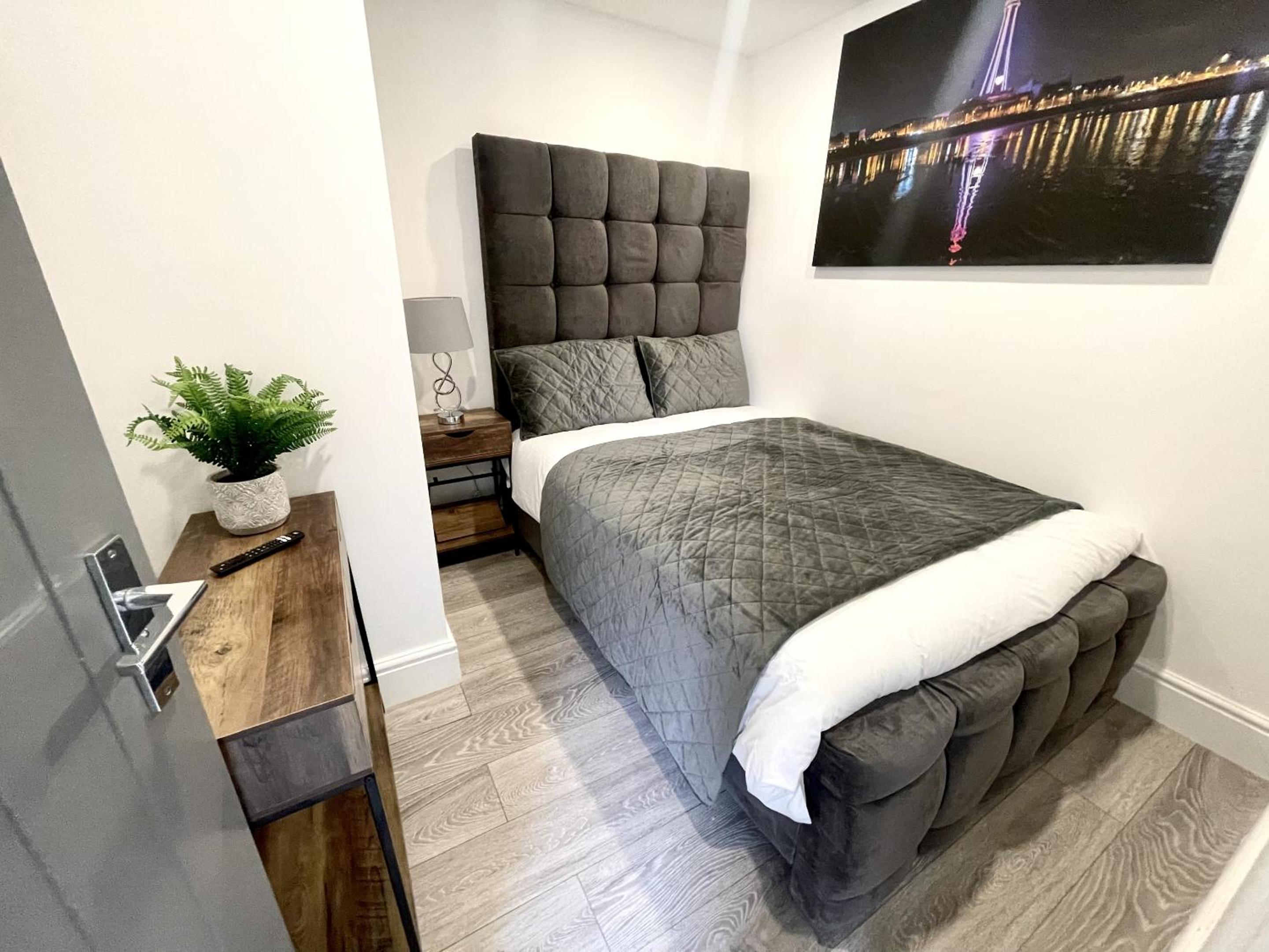 delux suite with spa bathroom and hot tub garden - Photo 2