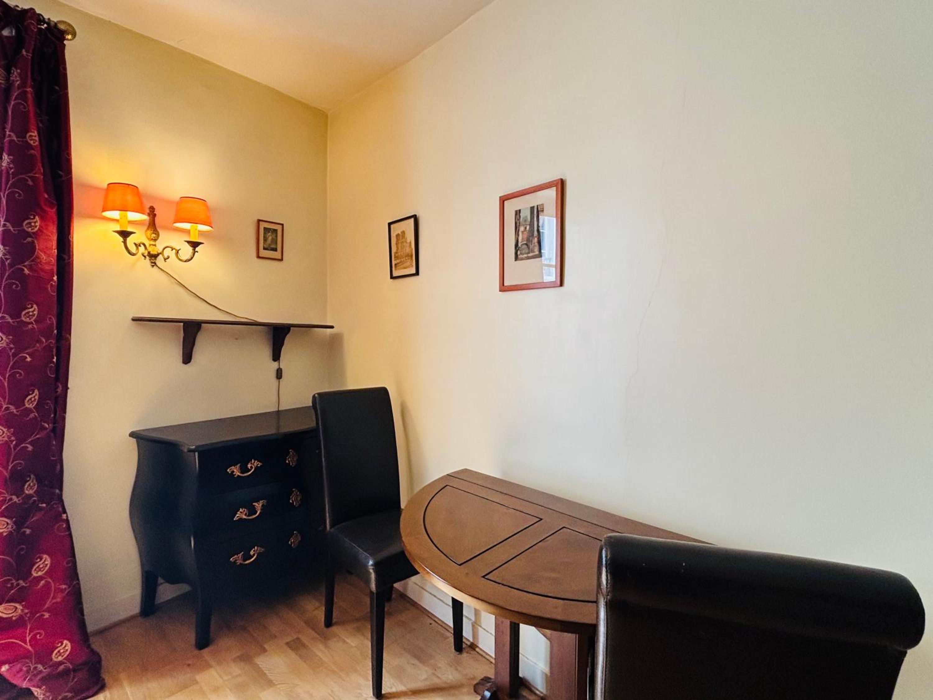 One-Bedroom Apartment photo 2