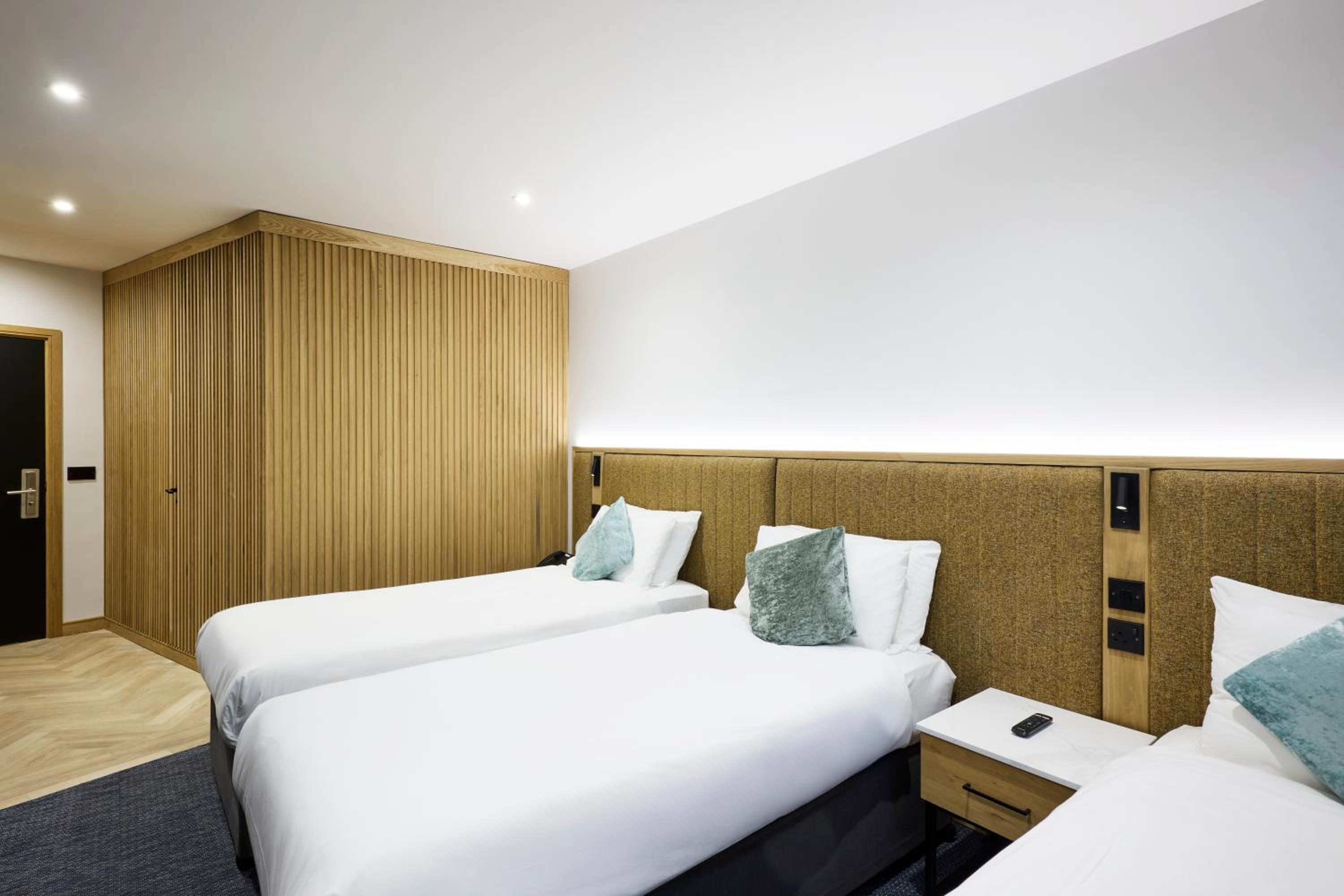 Superior Triple Room photo 2