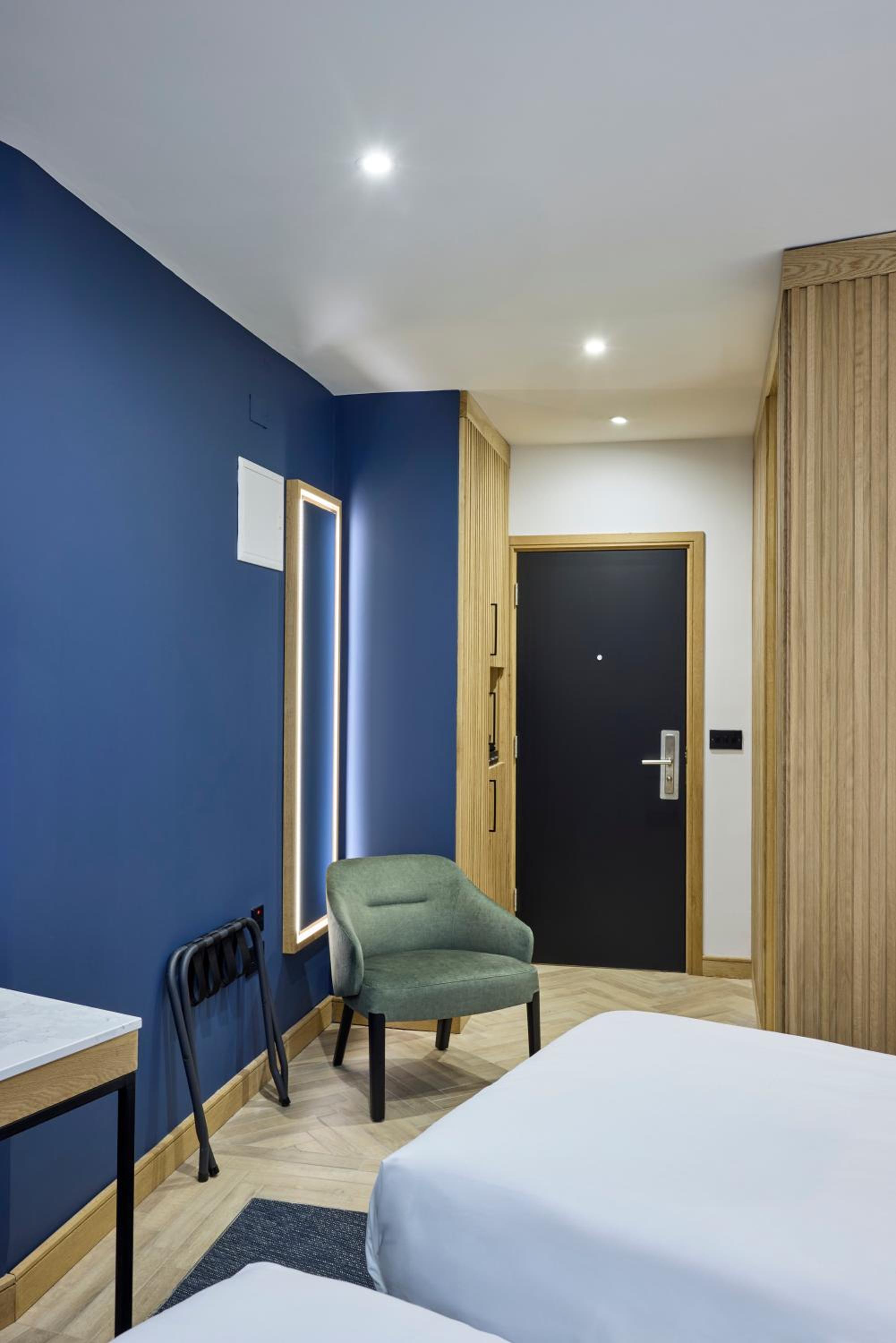Superior Triple Room photo 3