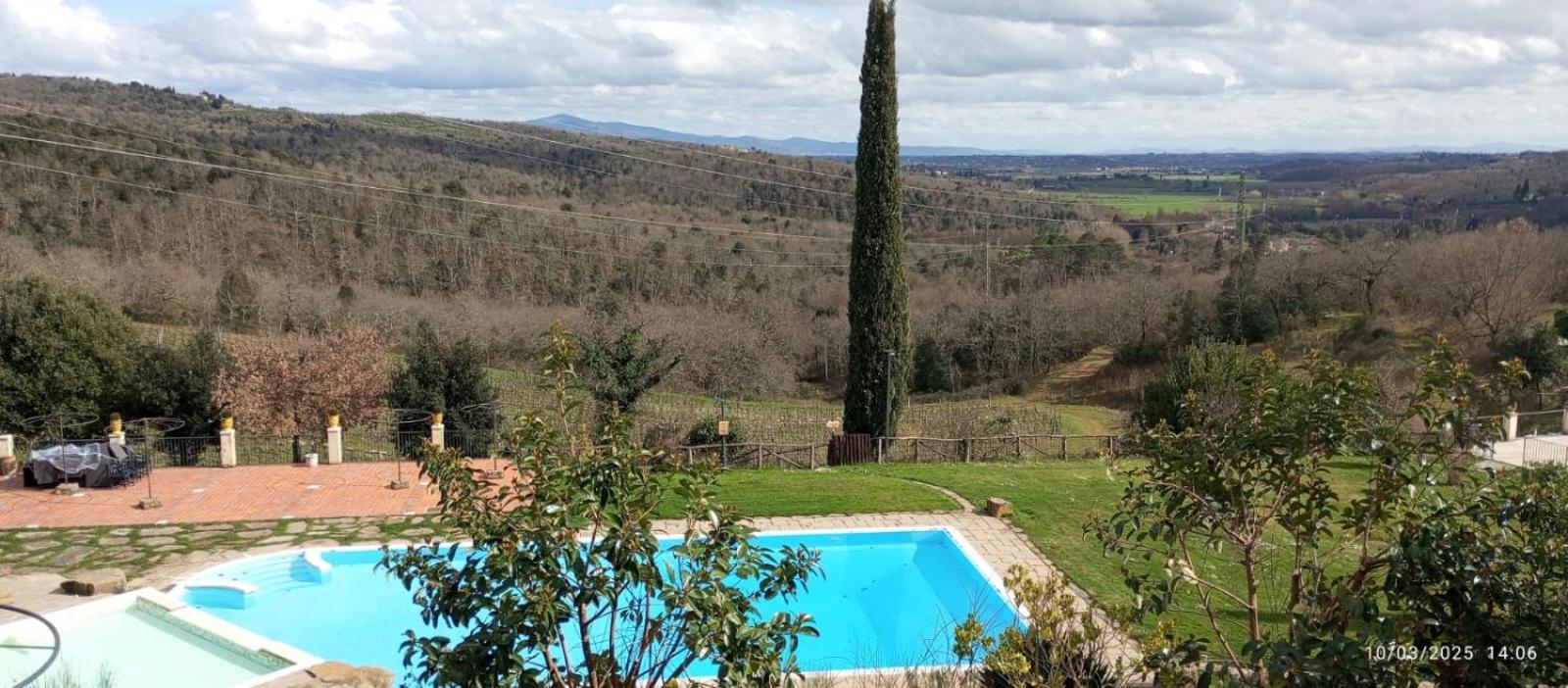 Three-Bedroom Apartment with View photo 1