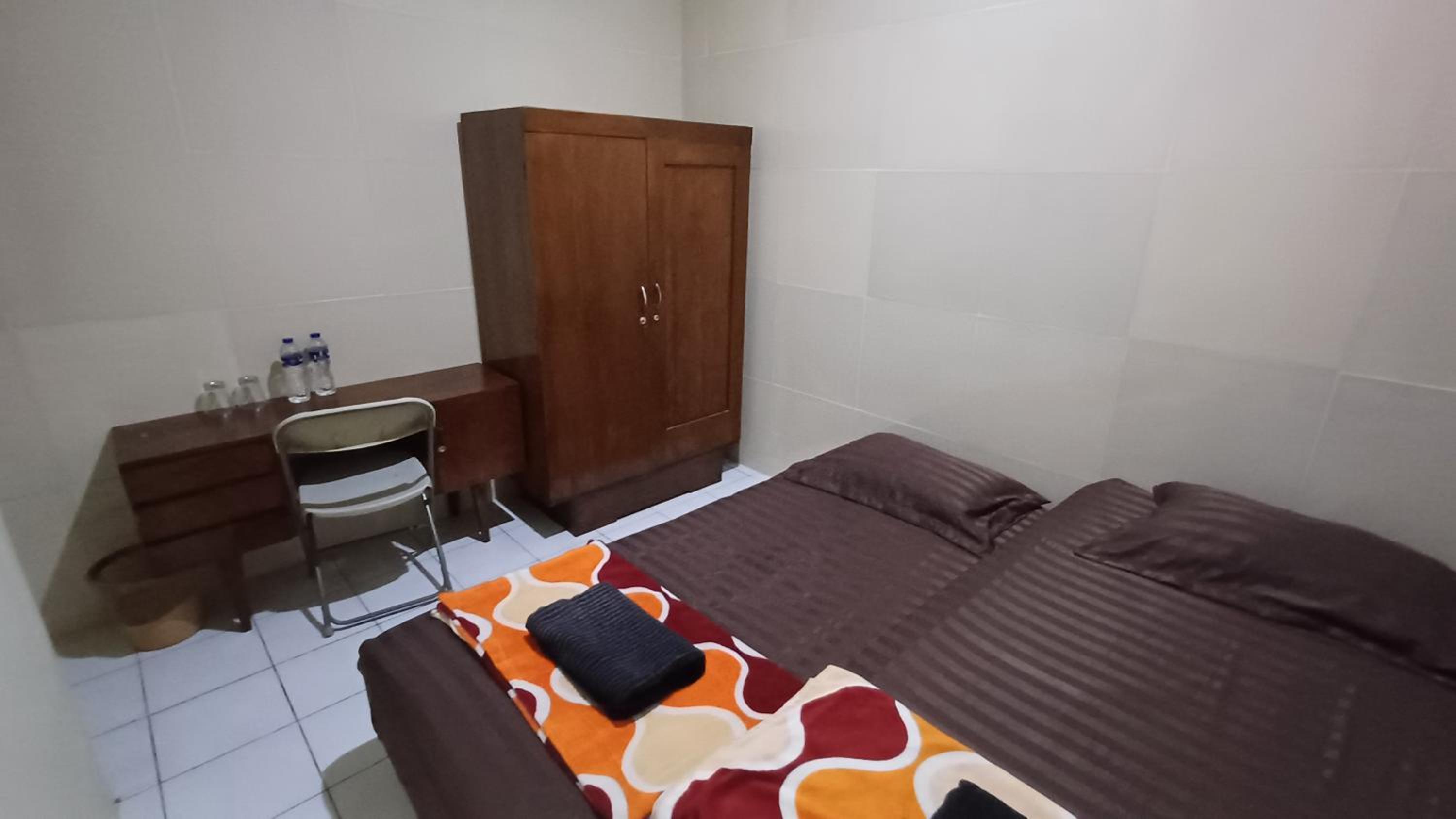 Budget Twin Room - Photo 2