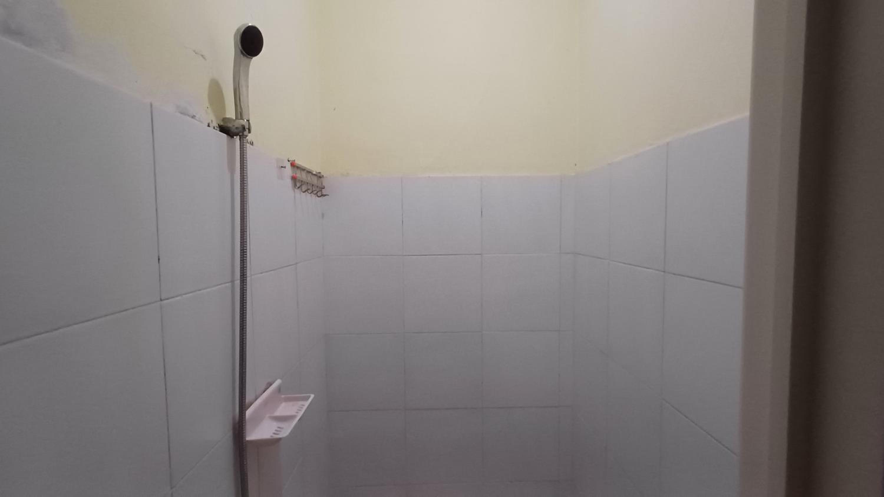 Budget Twin Room - Photo 4