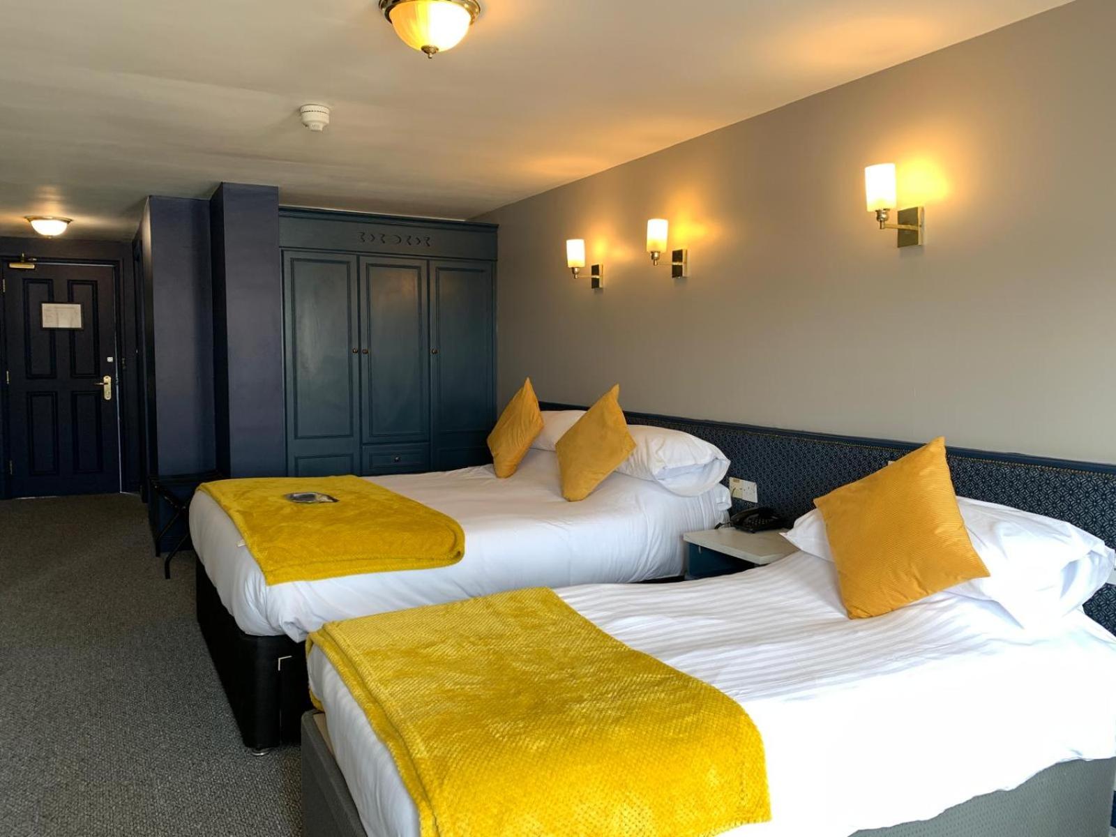 Double or Twin Room - Photo 4